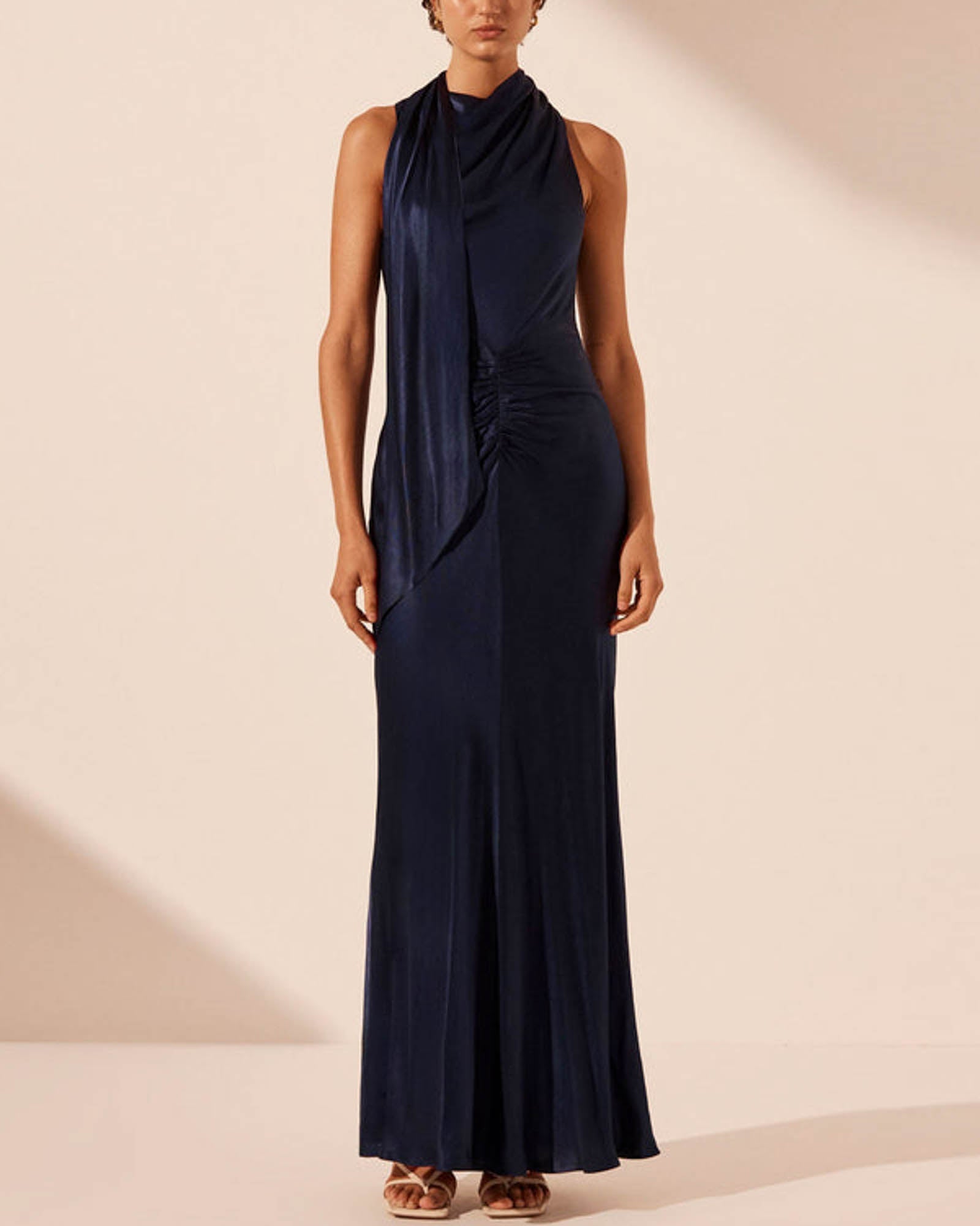 Robe à col foulard en lin