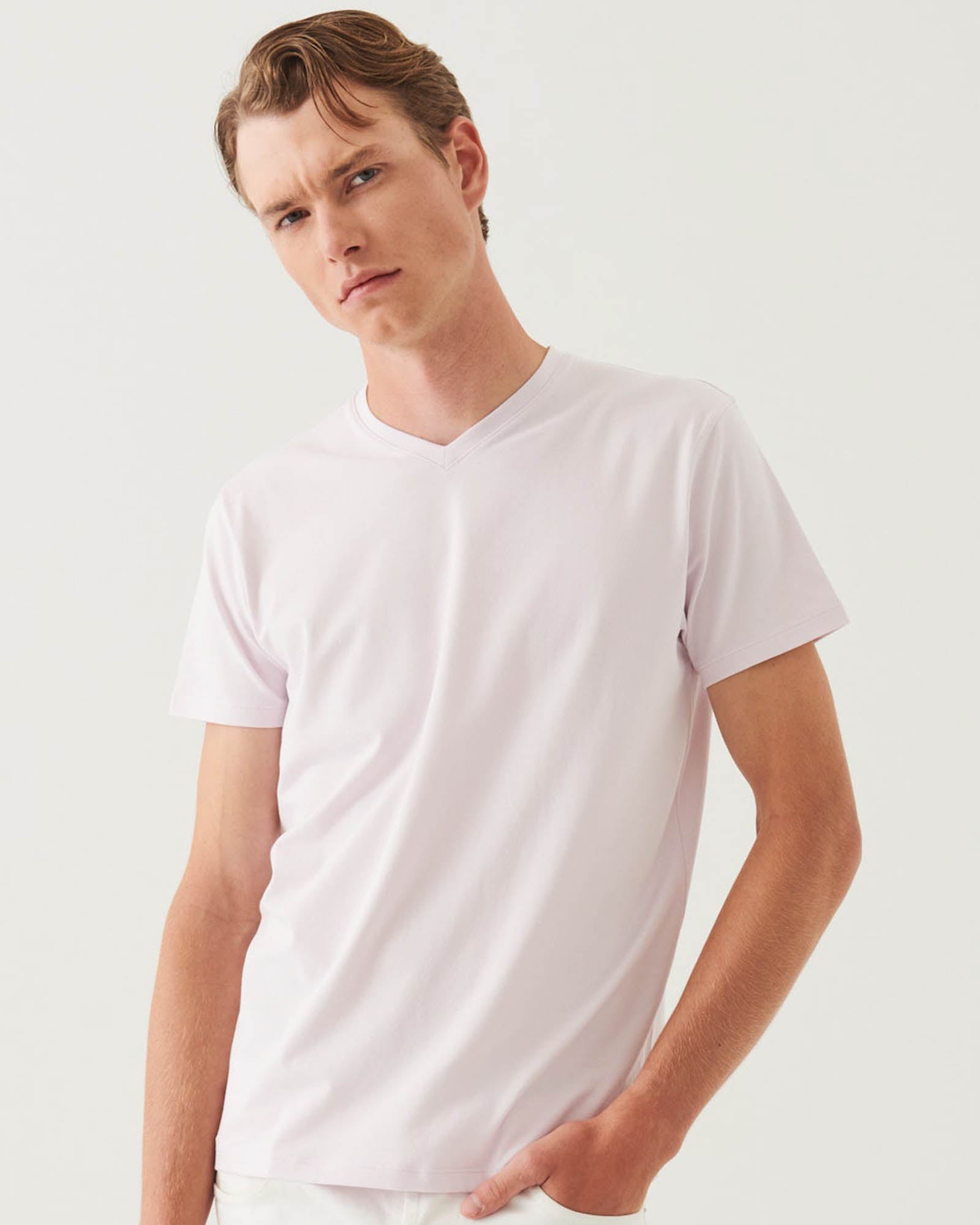 T-shirt extensible à manches courtes et col en V