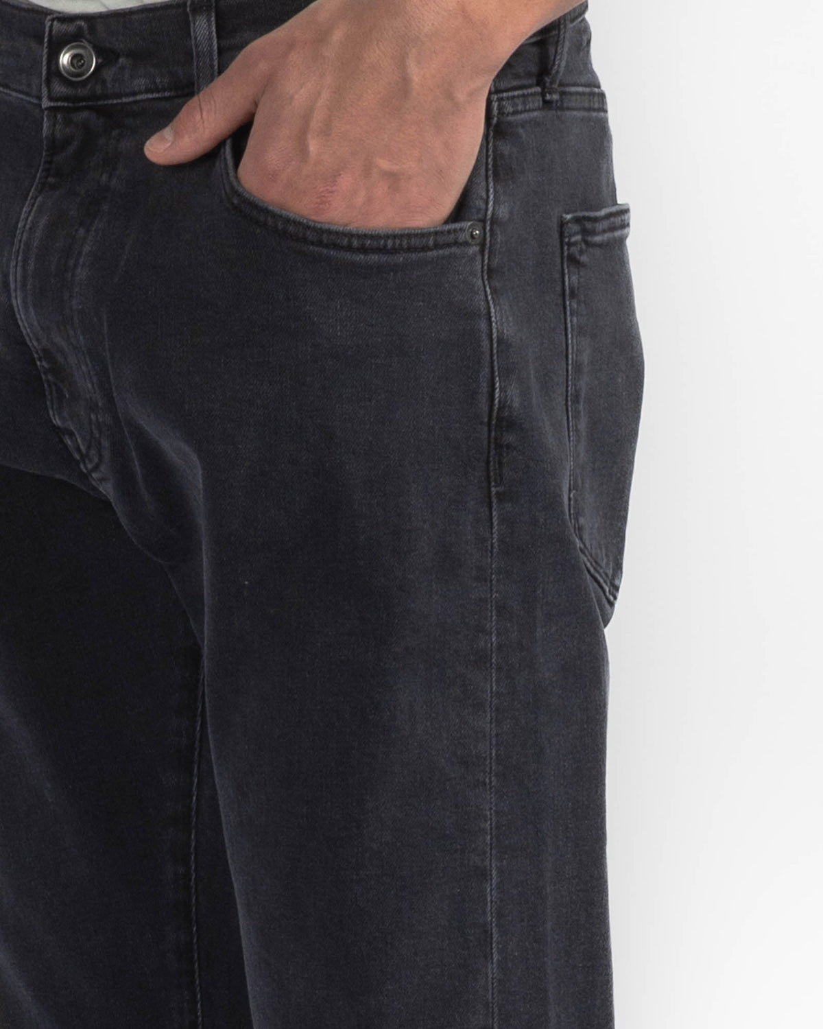 M8 Straight Jean