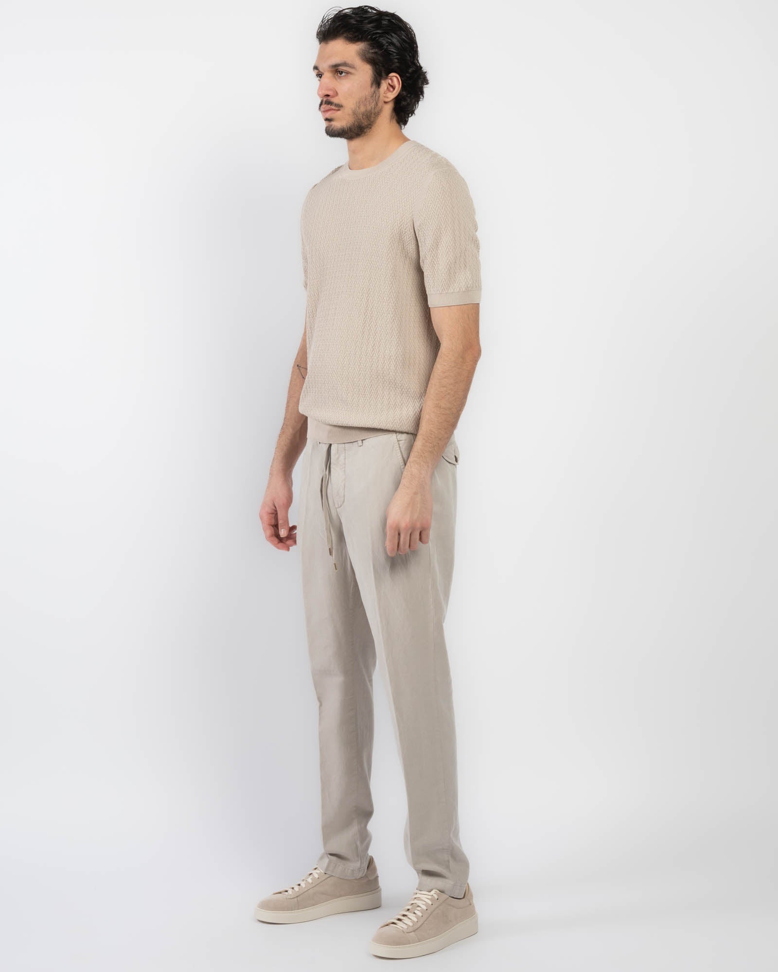 Col rond et manches courtes