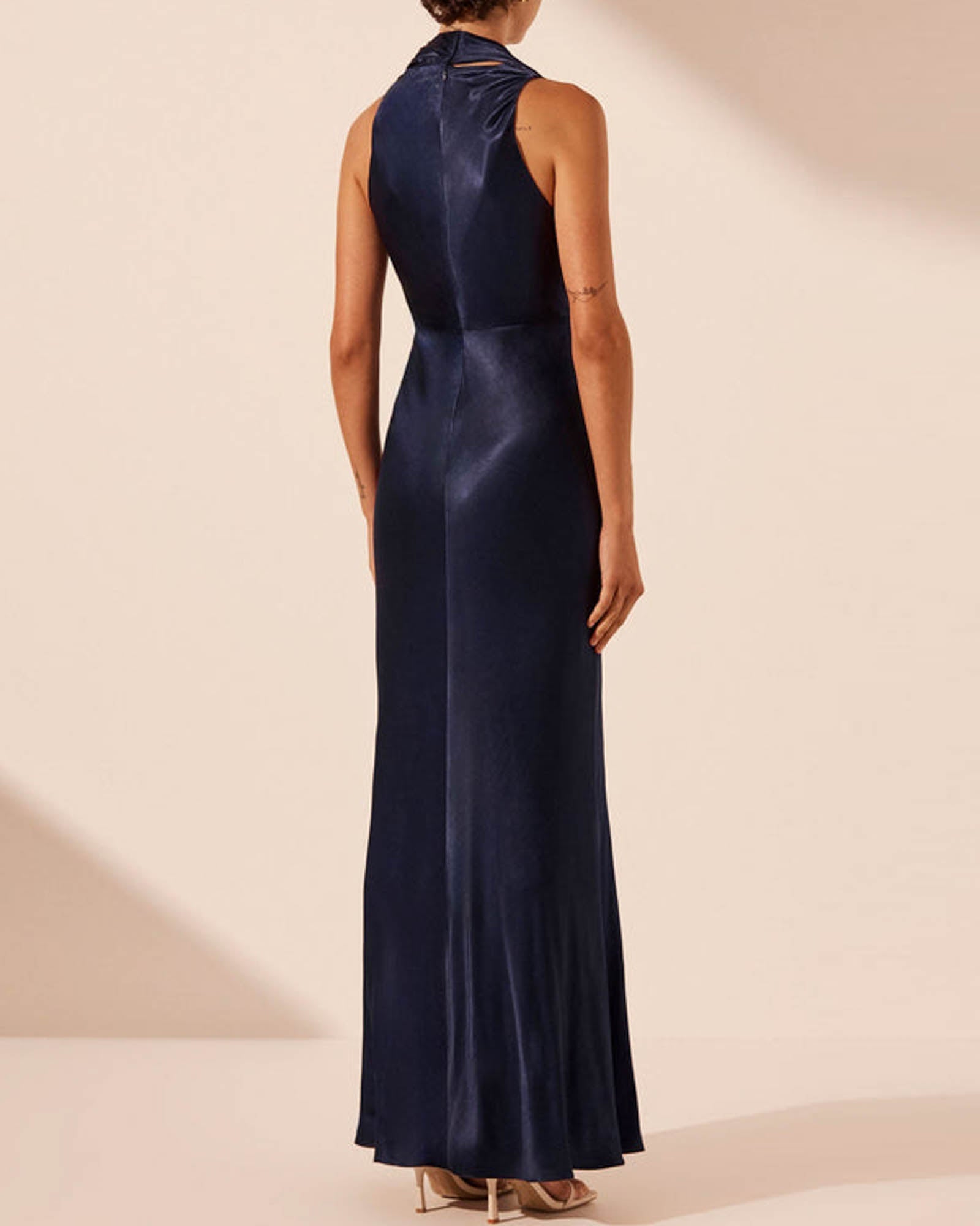 Robe à col foulard en lin