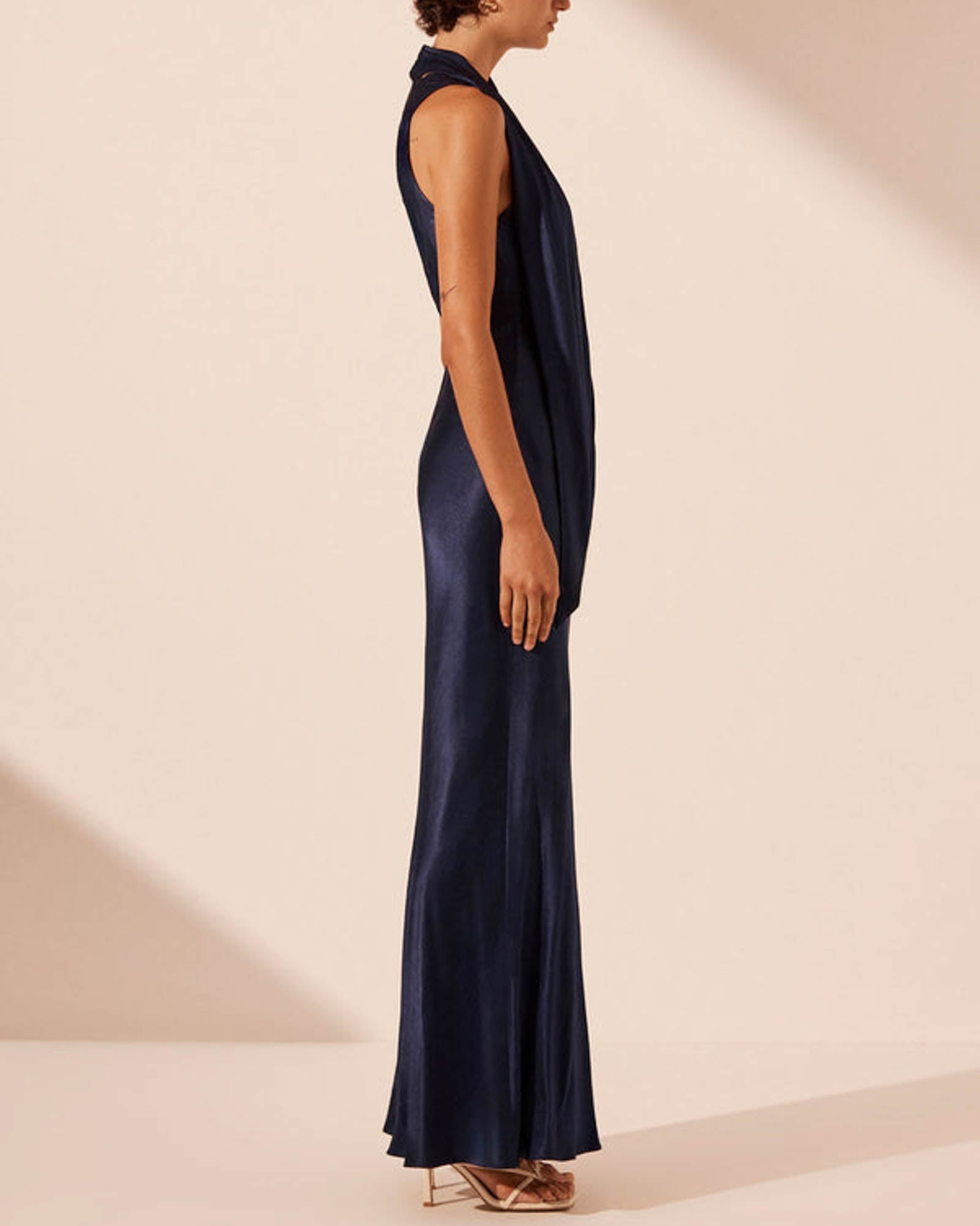 Robe à col foulard en lin