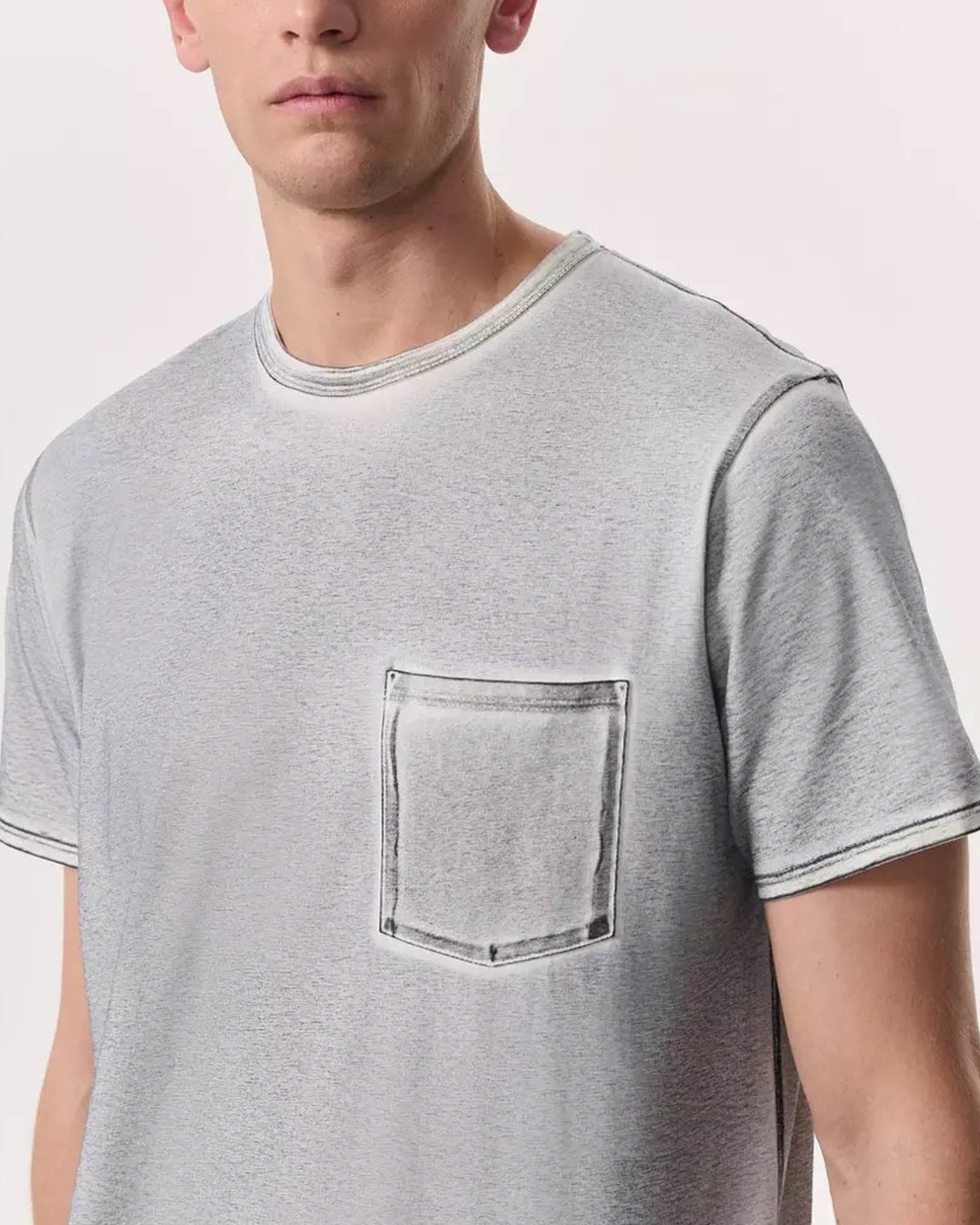 T-shirt à poche délavé