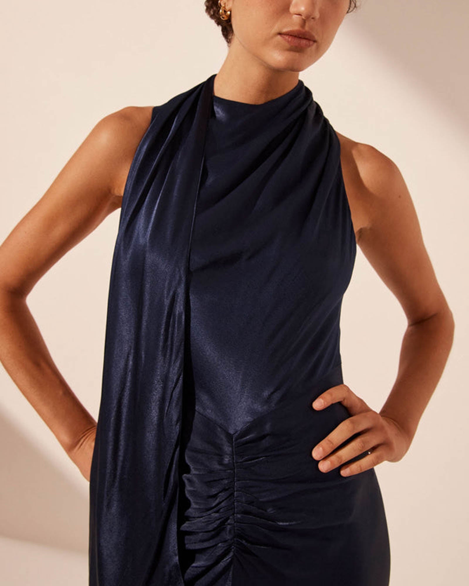 Robe à col foulard en lin