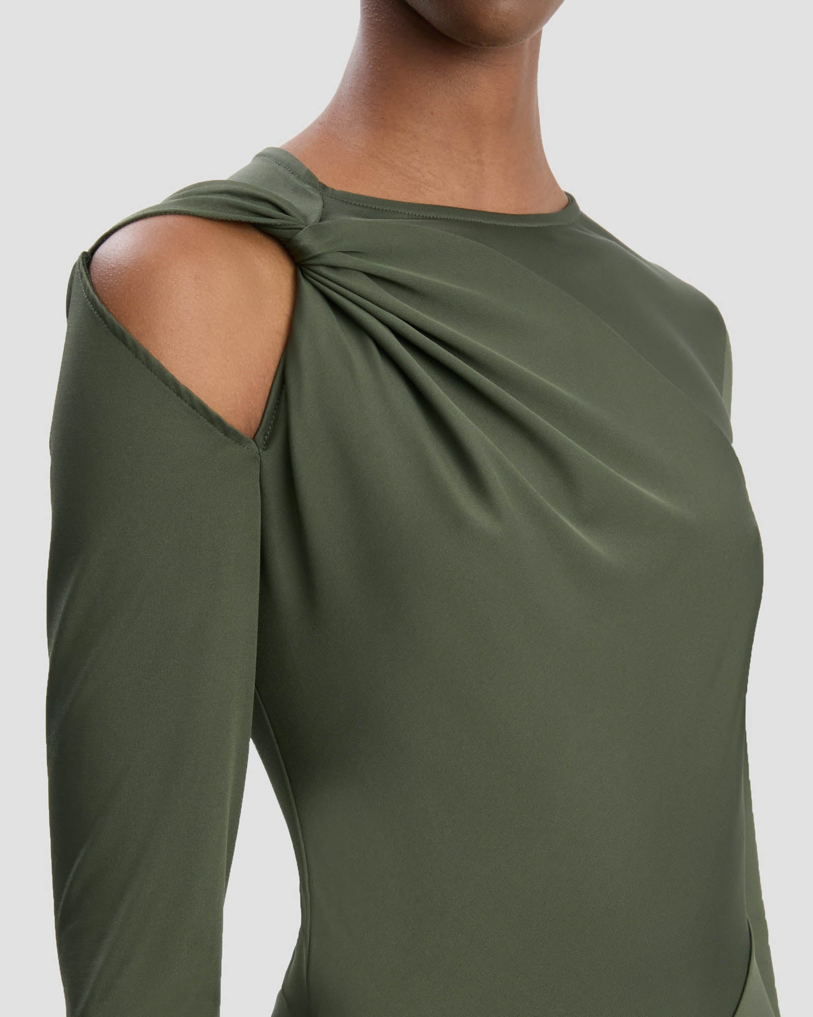 Robe mi-longue torsadée