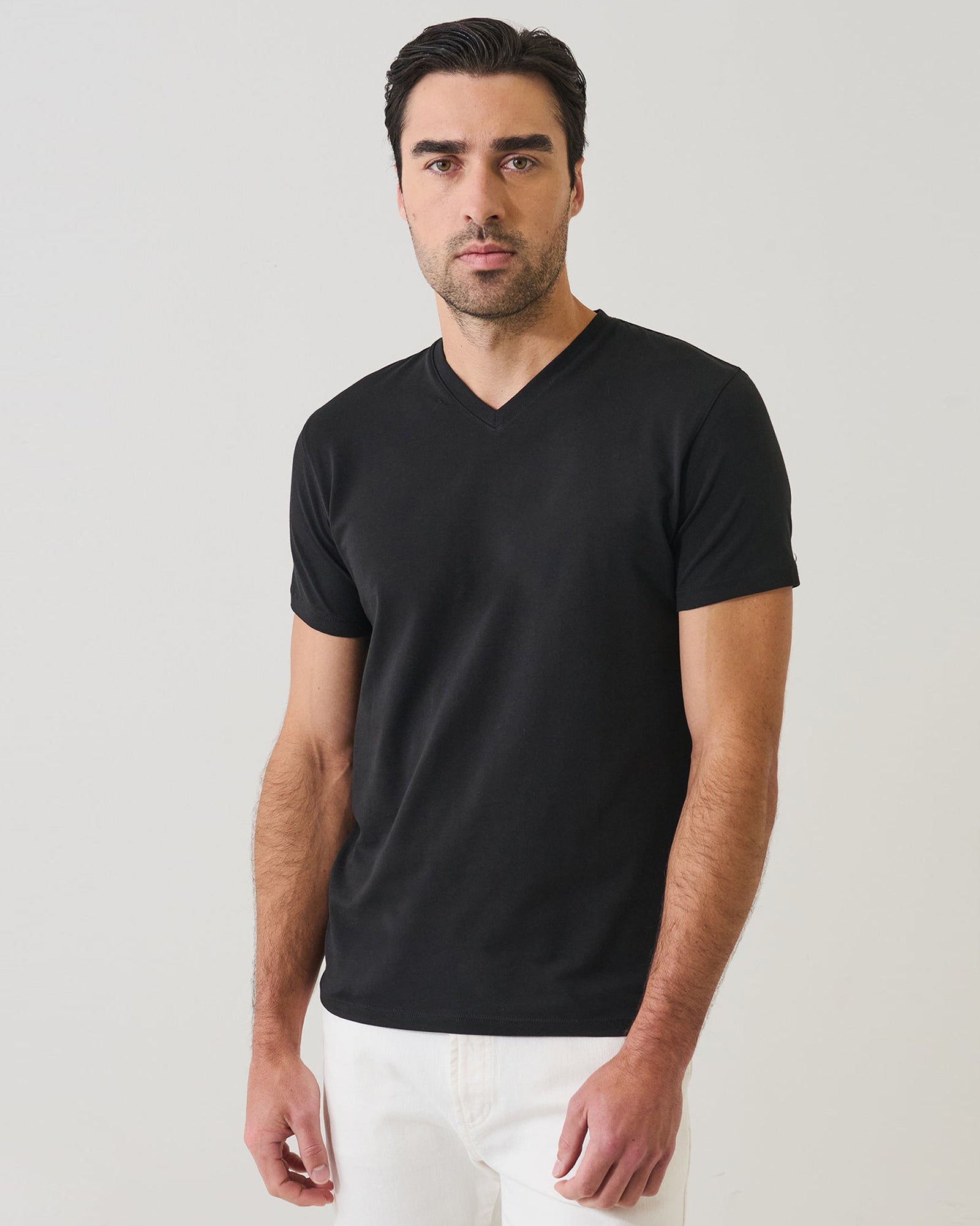 T-shirt emblématique à col en V