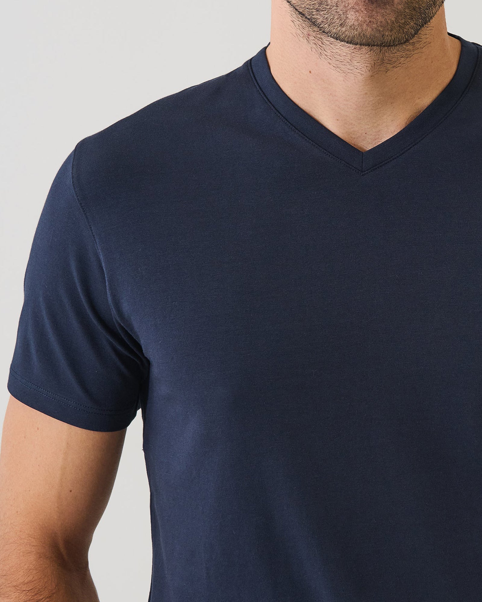 T-shirt emblématique à col en V