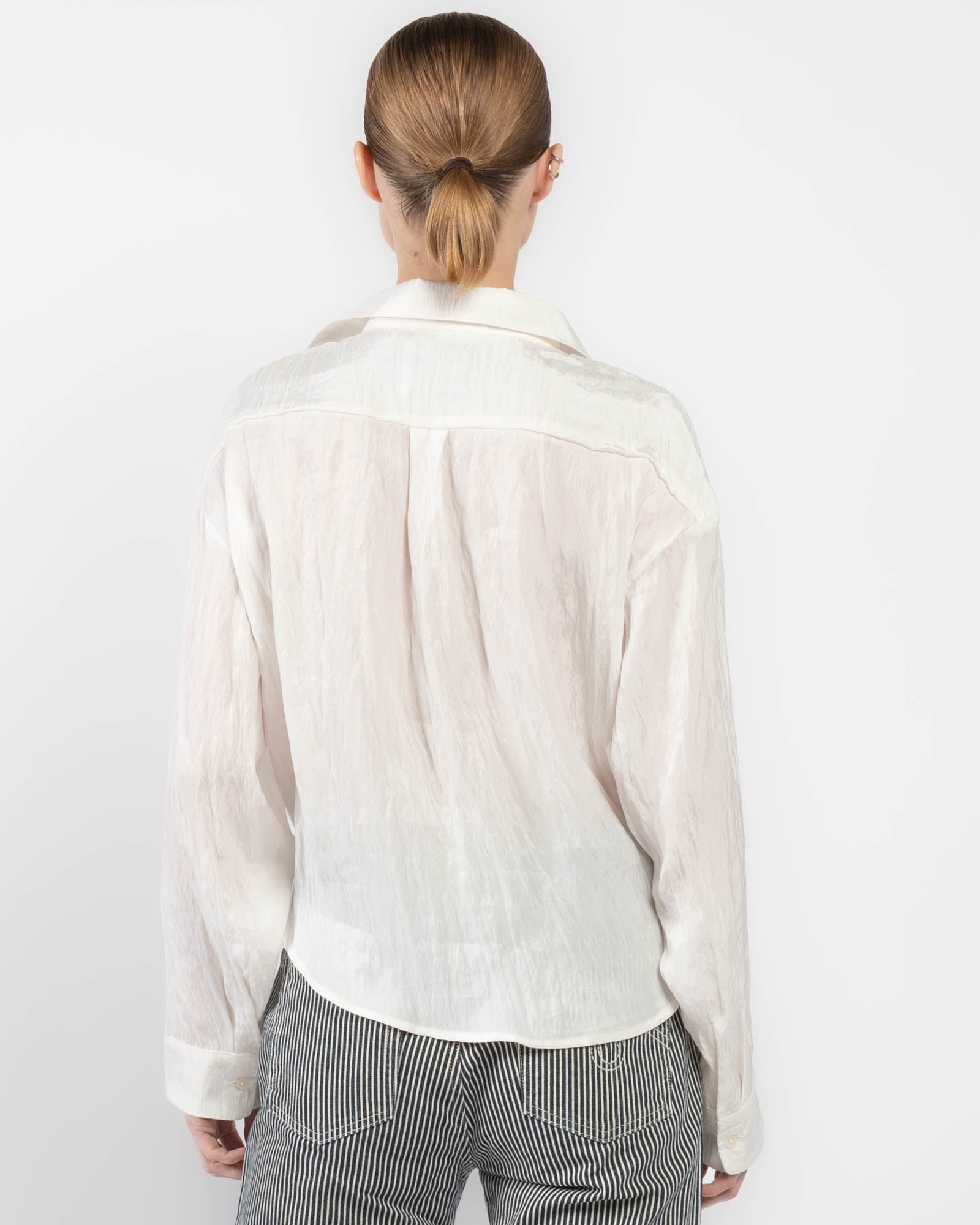 Chemise à devant torsadé
