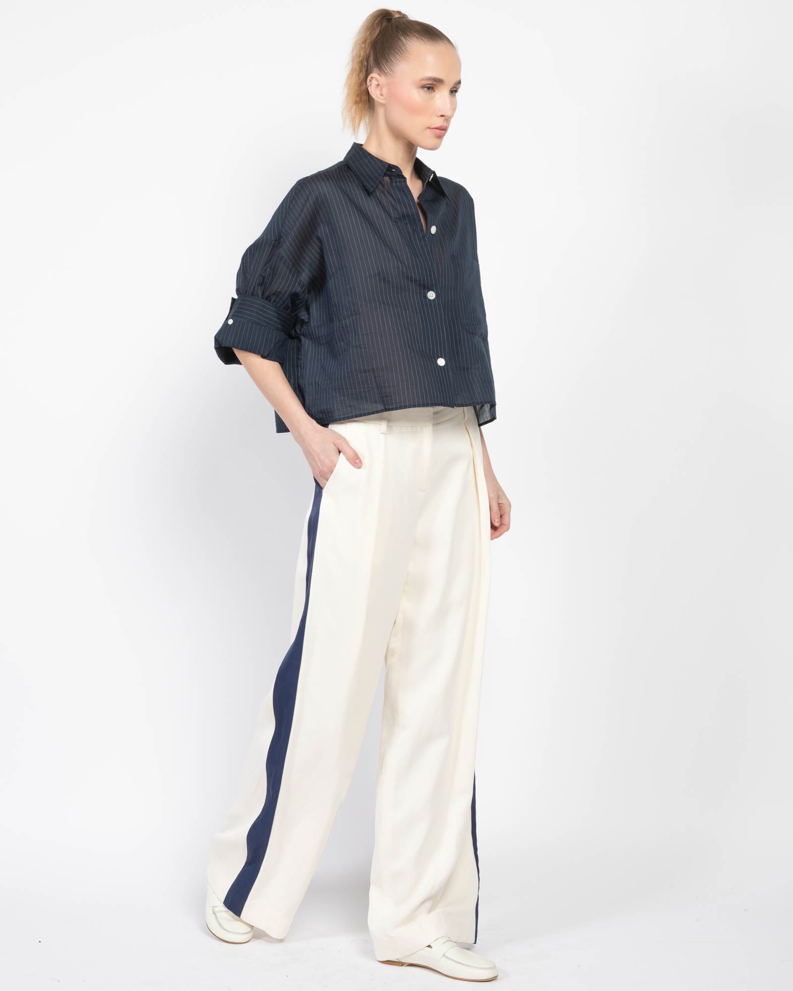 Sullivan avec un pantalon de smoking