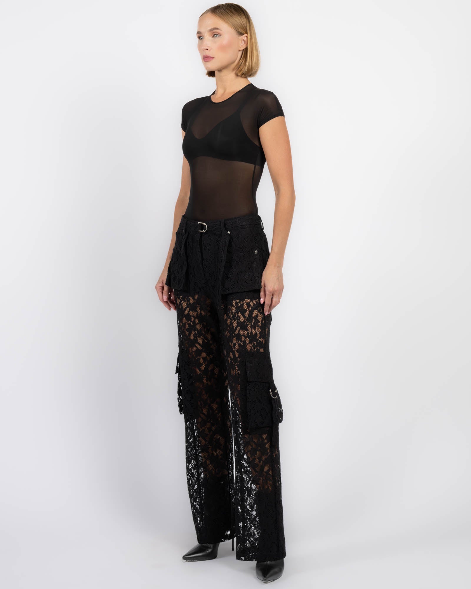 Pantalon en dentelle rebrodée