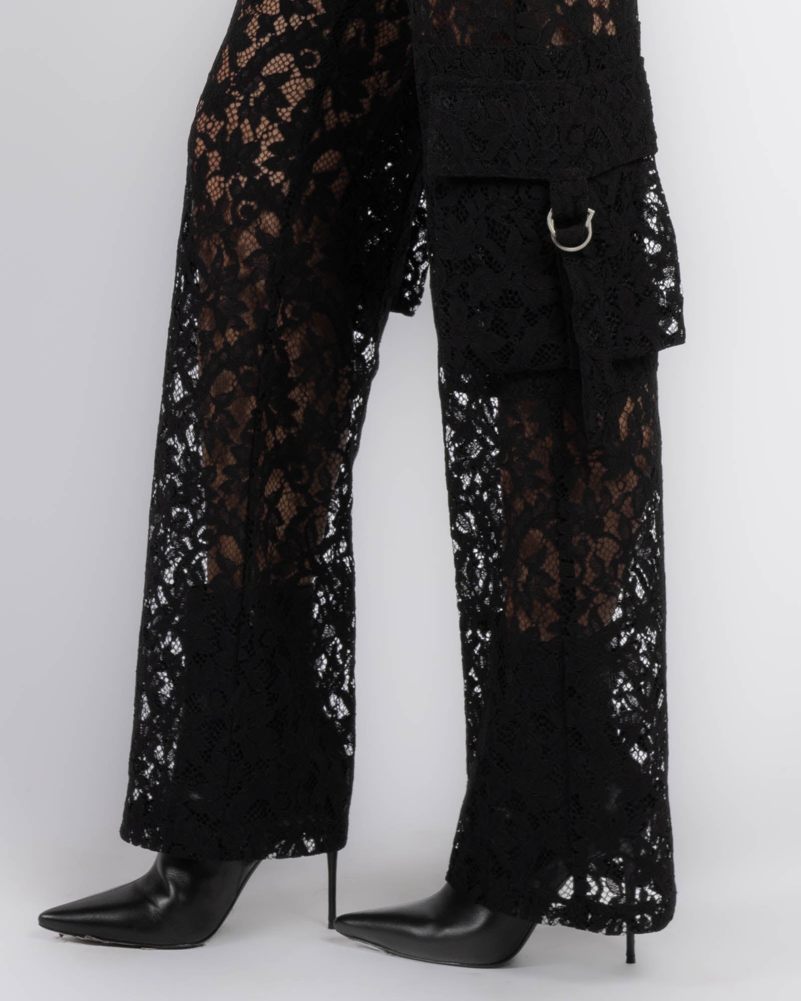 Pantalon en dentelle rebrodée