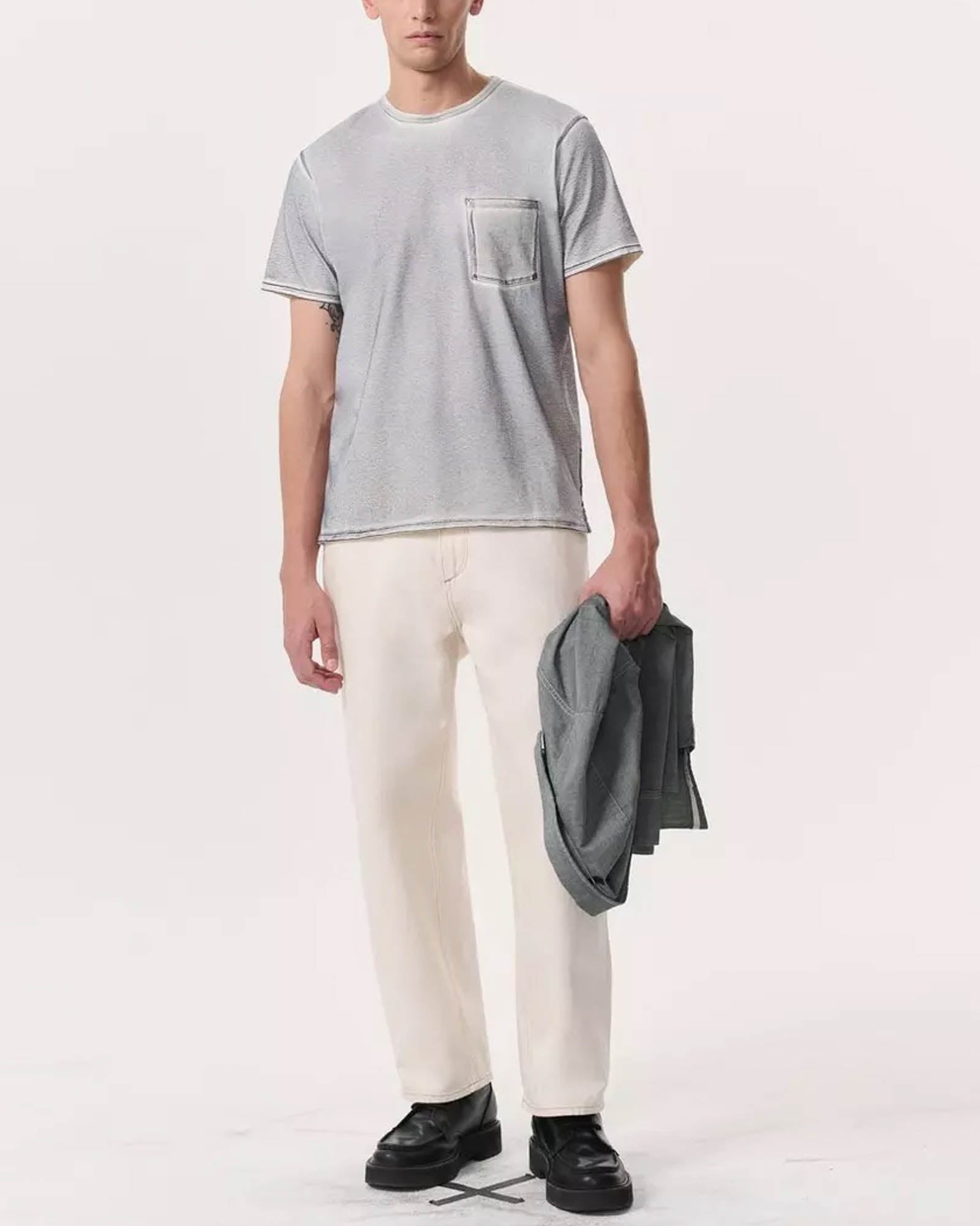 T-shirt à poche délavé
