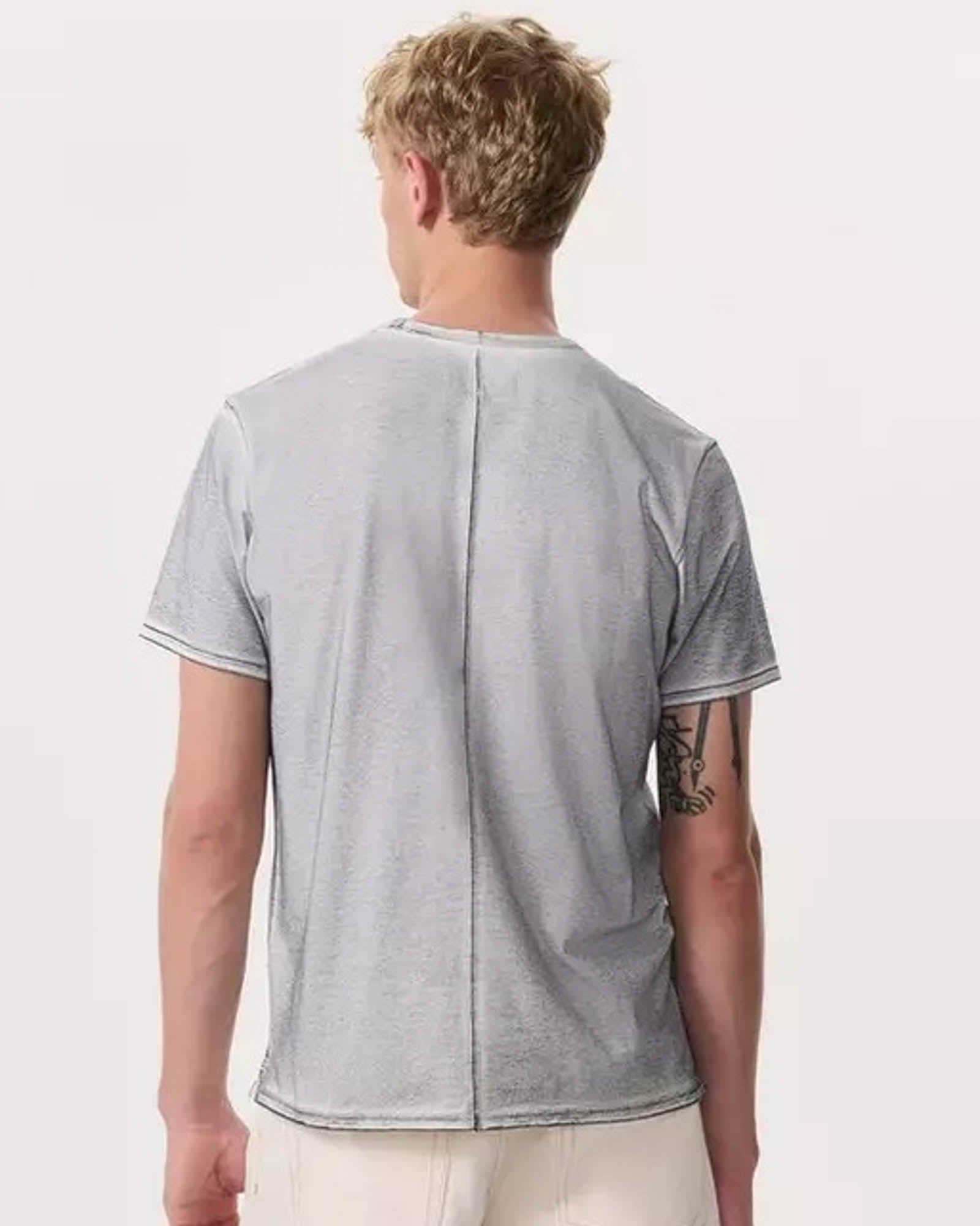 T-shirt à poche délavé