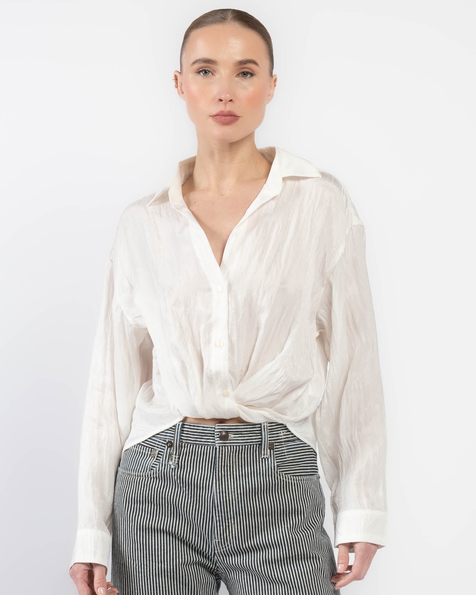 Chemise à devant torsadé