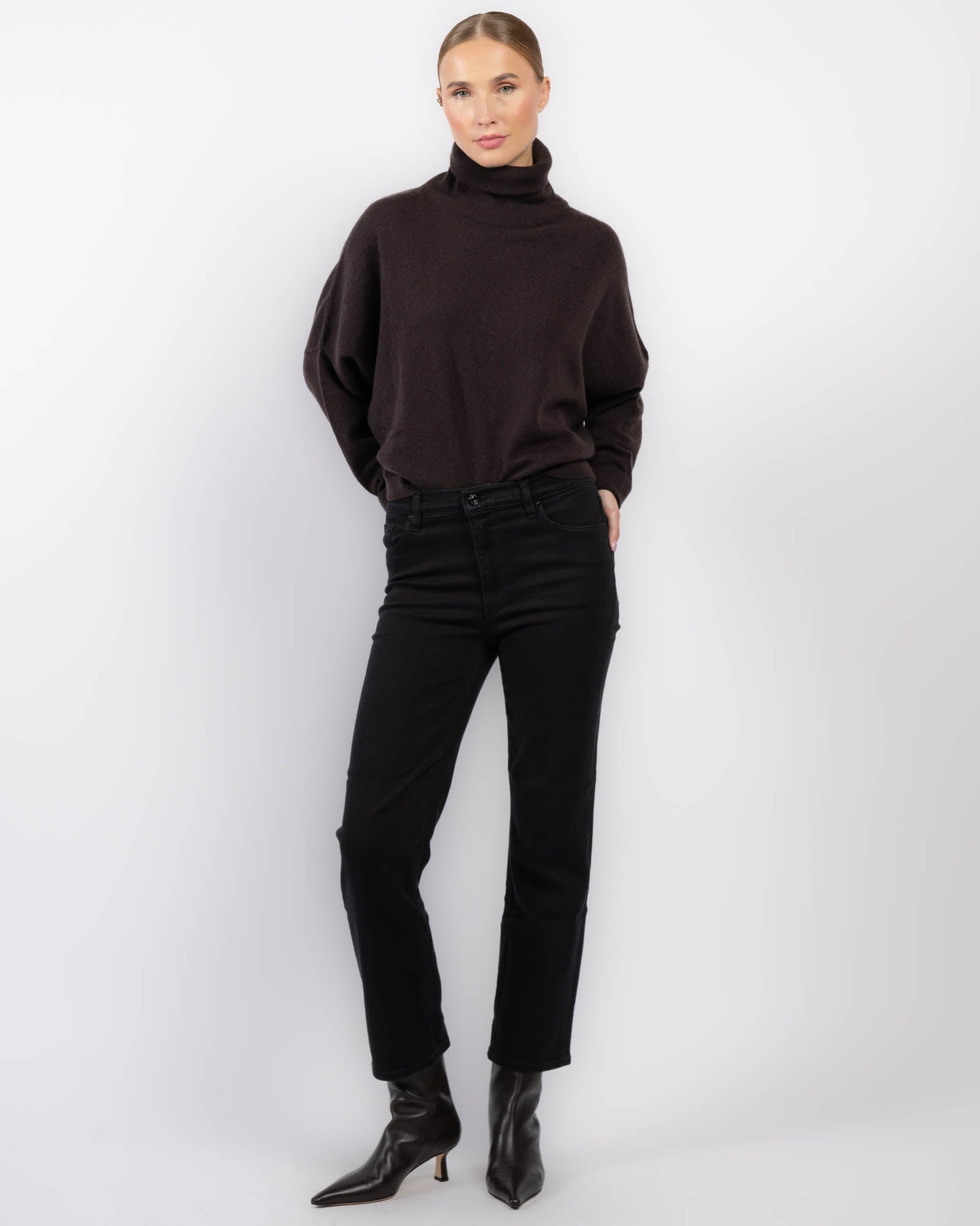 Le Sleek Straight Jeans