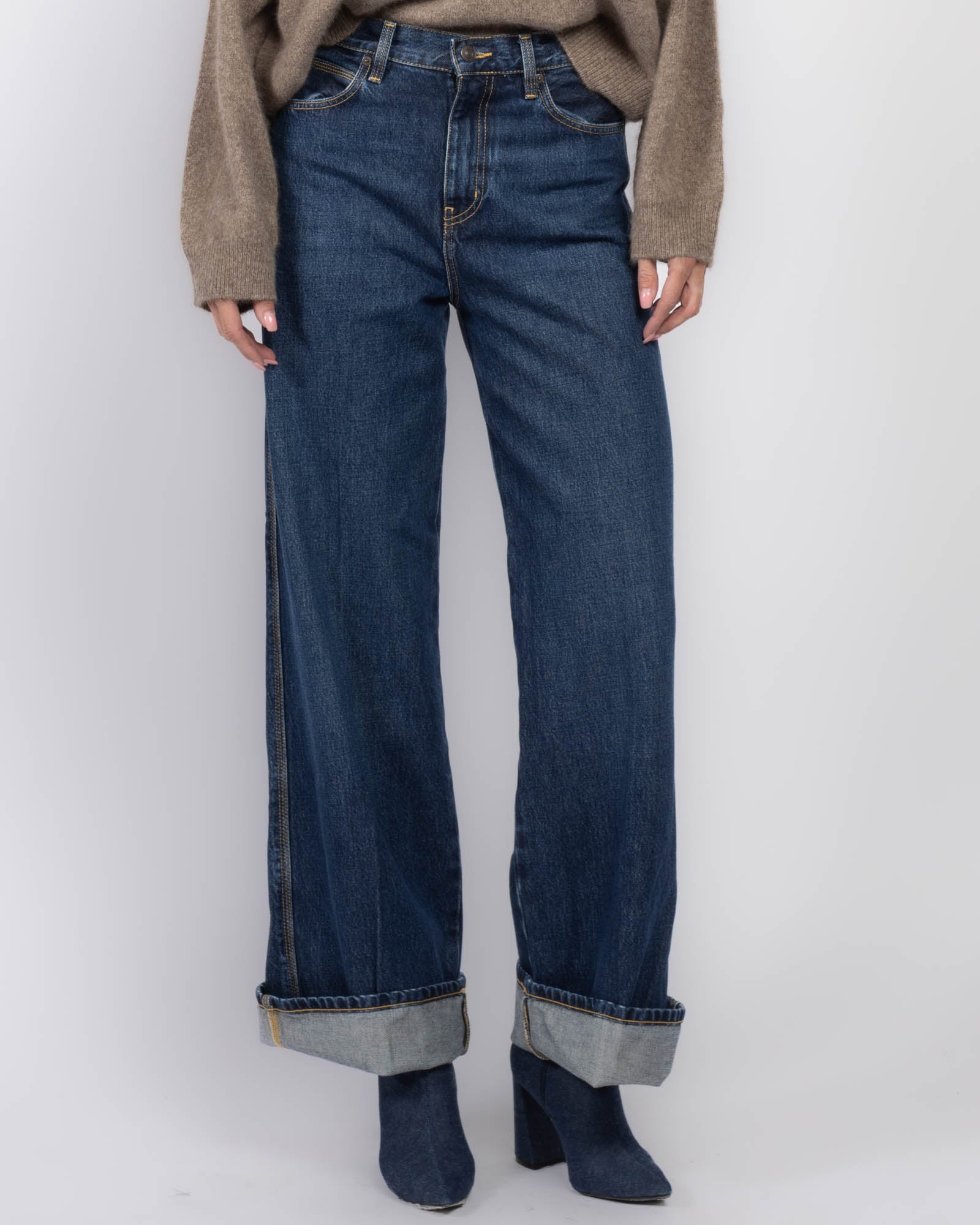 Le jean à revers larges