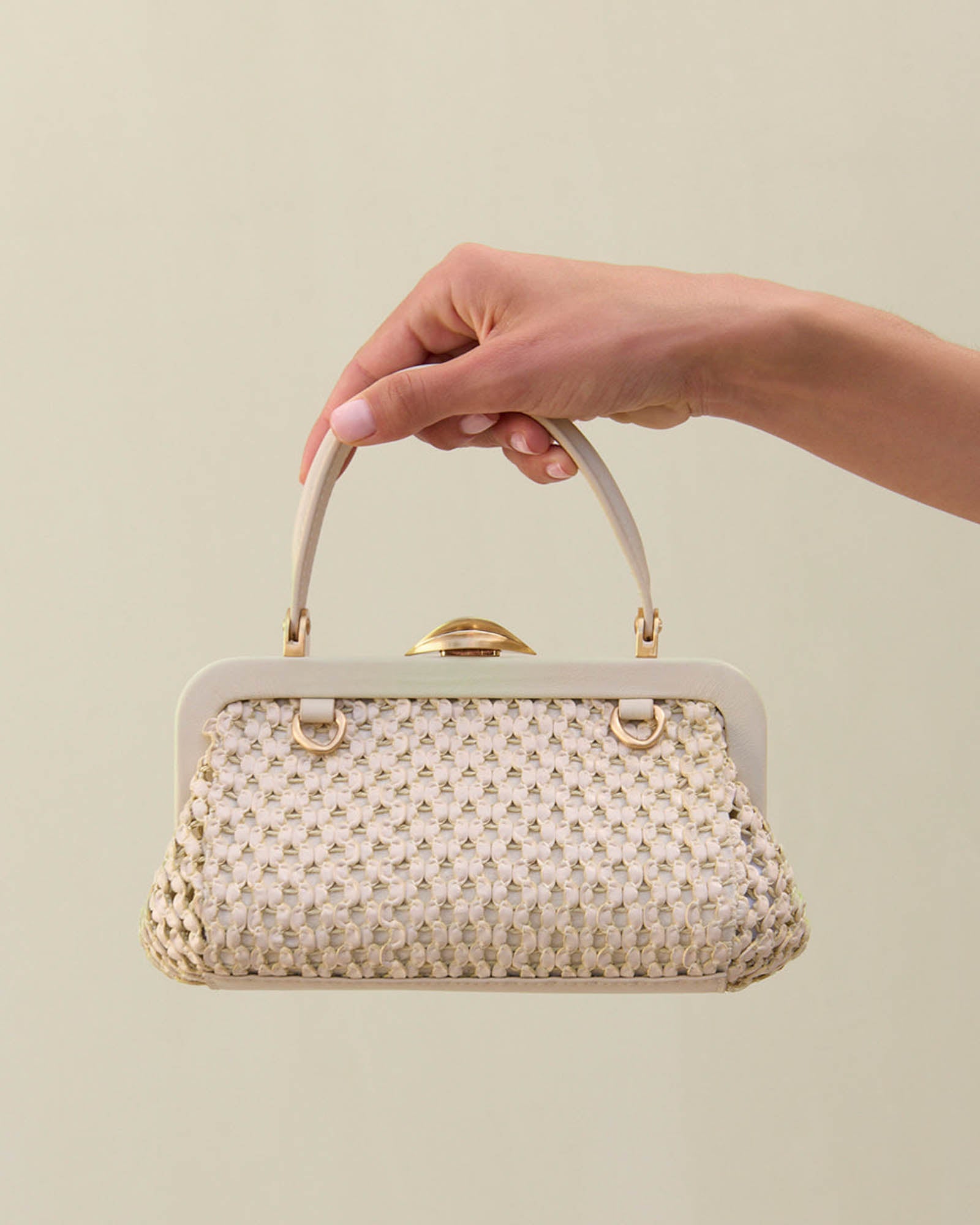 CULT GAIA  バンブーバッグ KAZIA NANO CROSSBODY BAG - PECAN – CULT GAIA