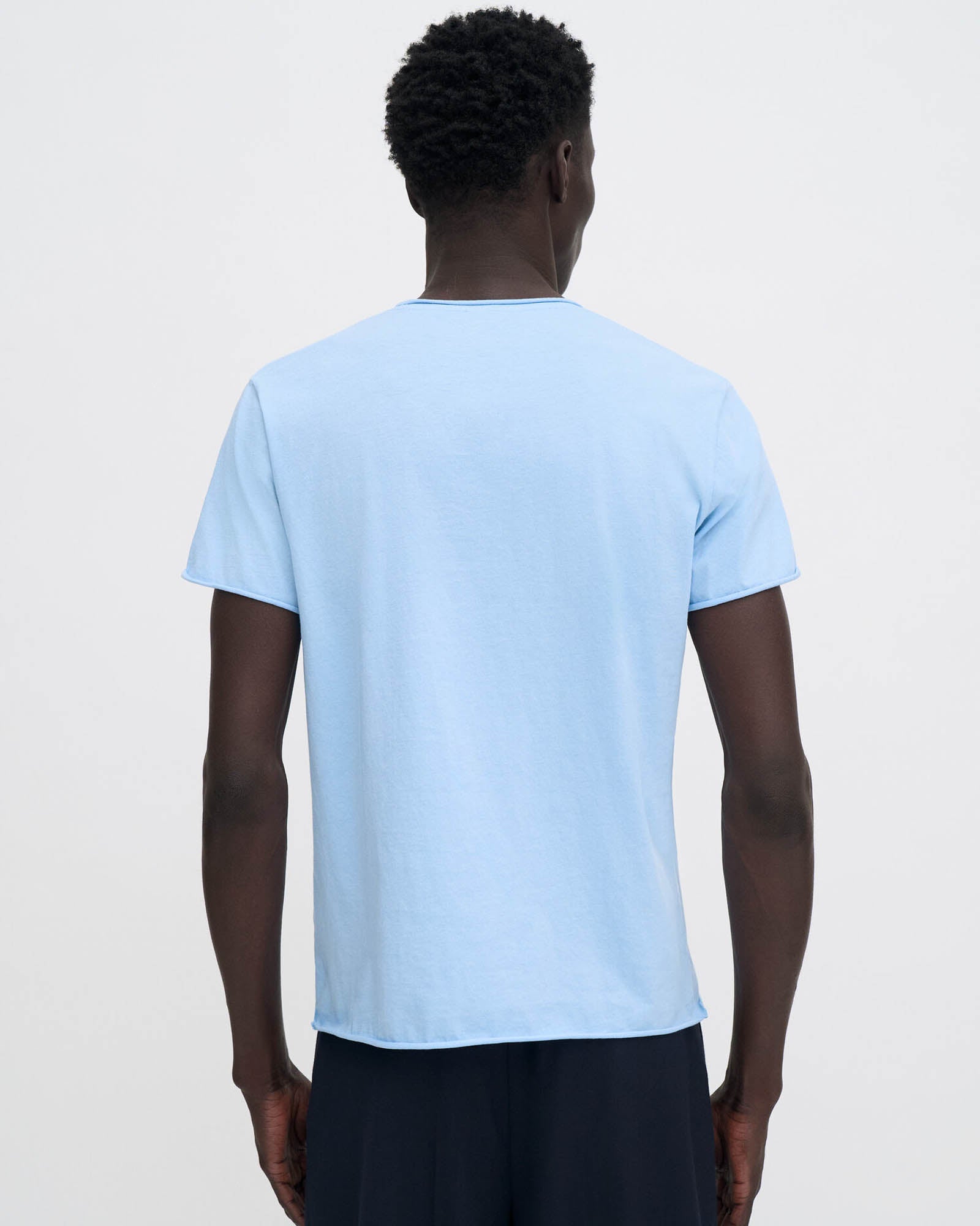 T-shirt à manches courtes et col roulé