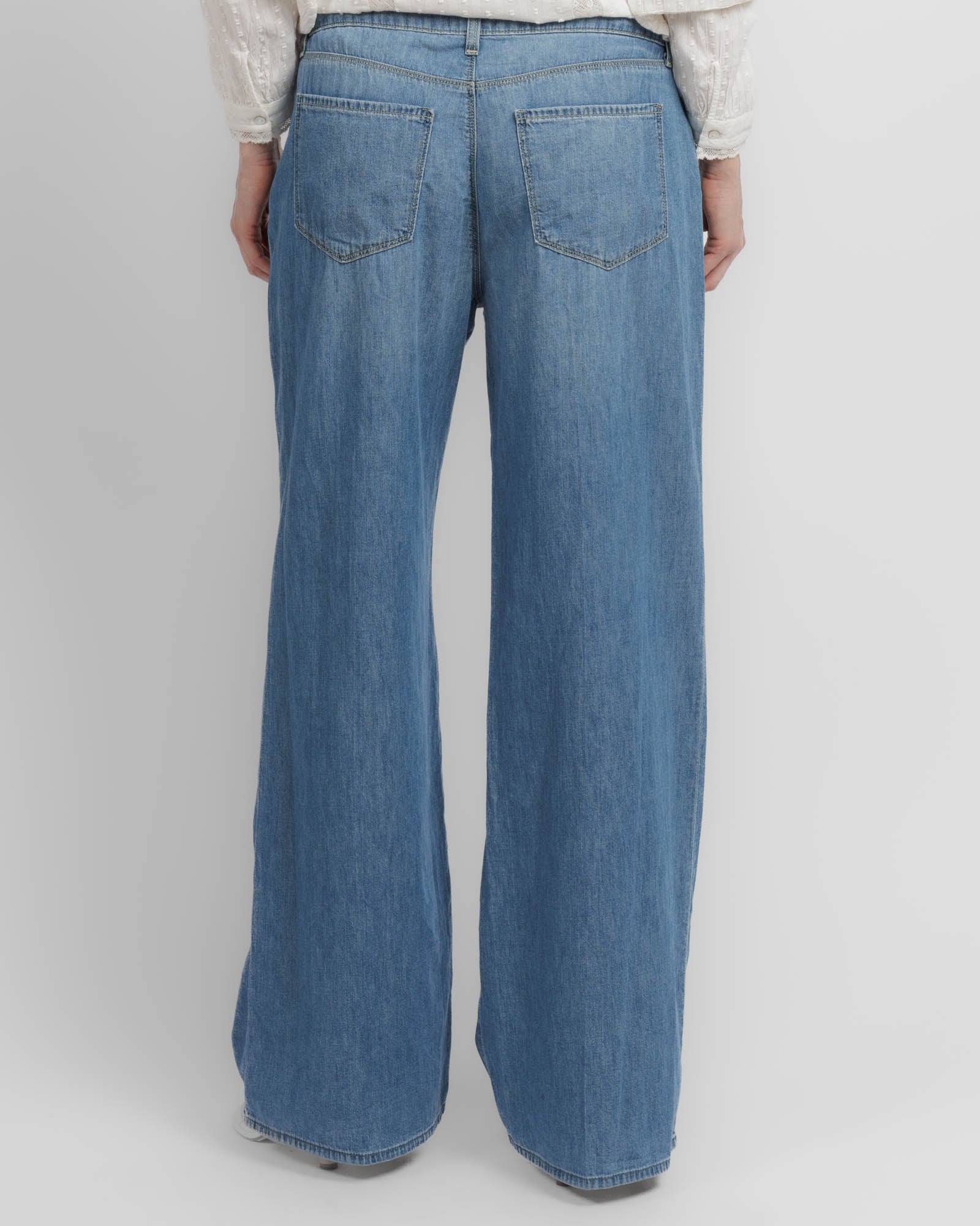 Alicent Sneaker Wide Leg Jeans