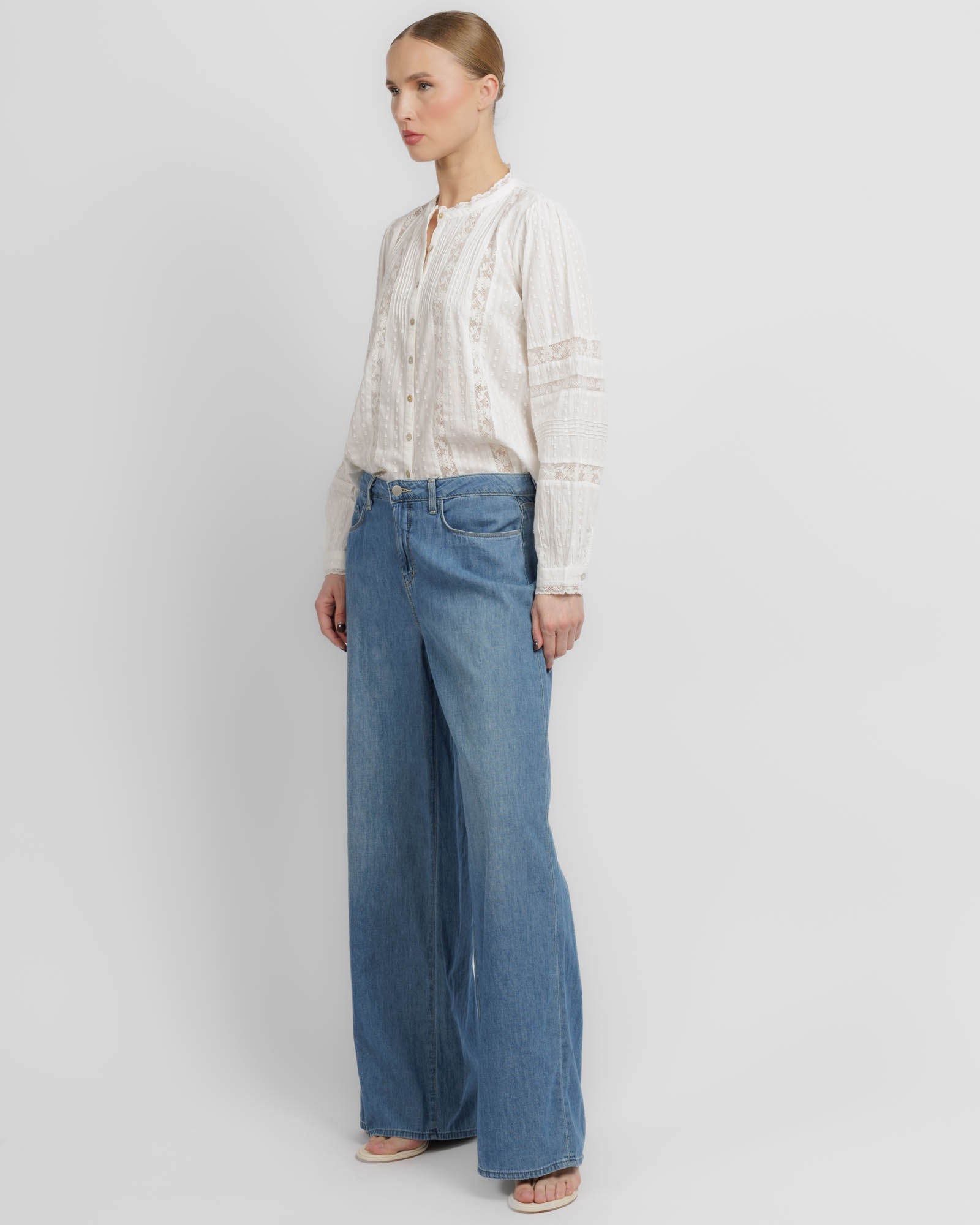 Alicent Sneaker Wide Leg Jeans