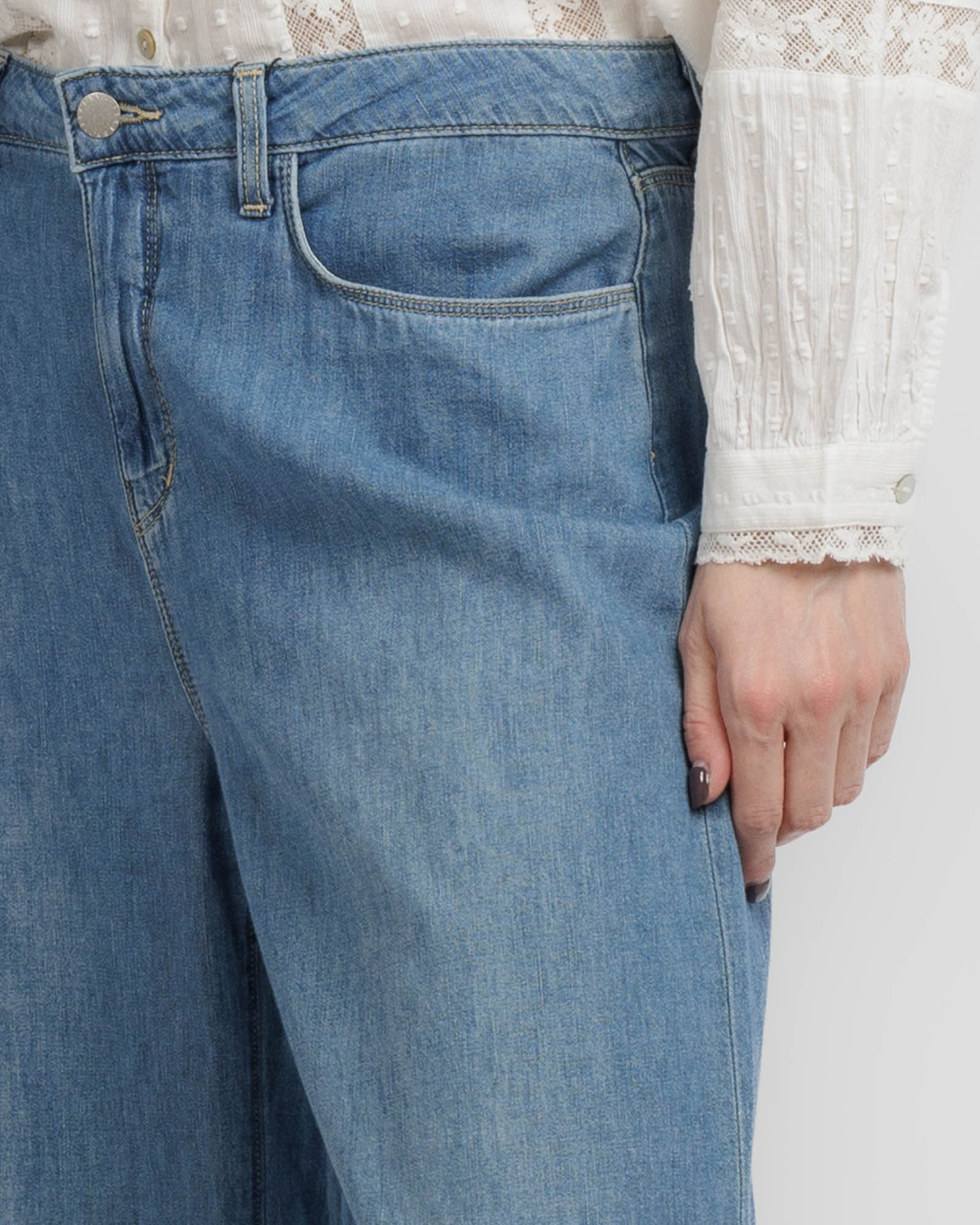 Alicent Sneaker Wide Leg Jeans