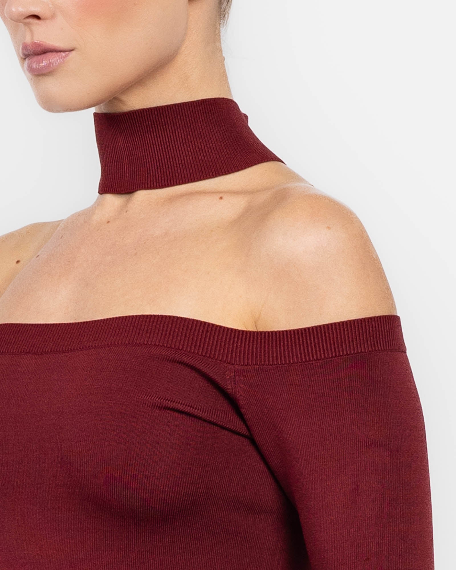 Lila Cold Shoulder Top