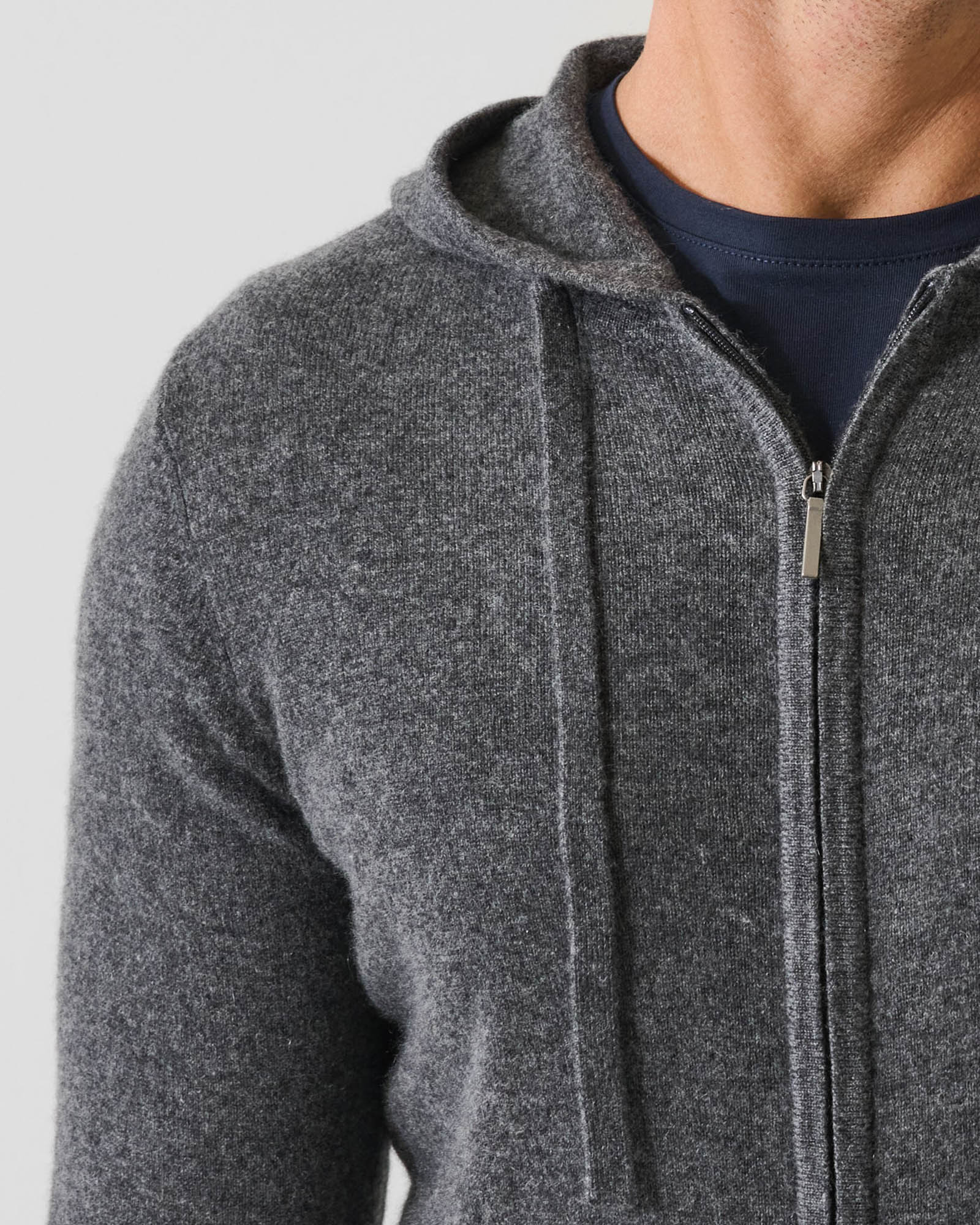 Sweat à capuche zippé en nano cachemire calibre 12