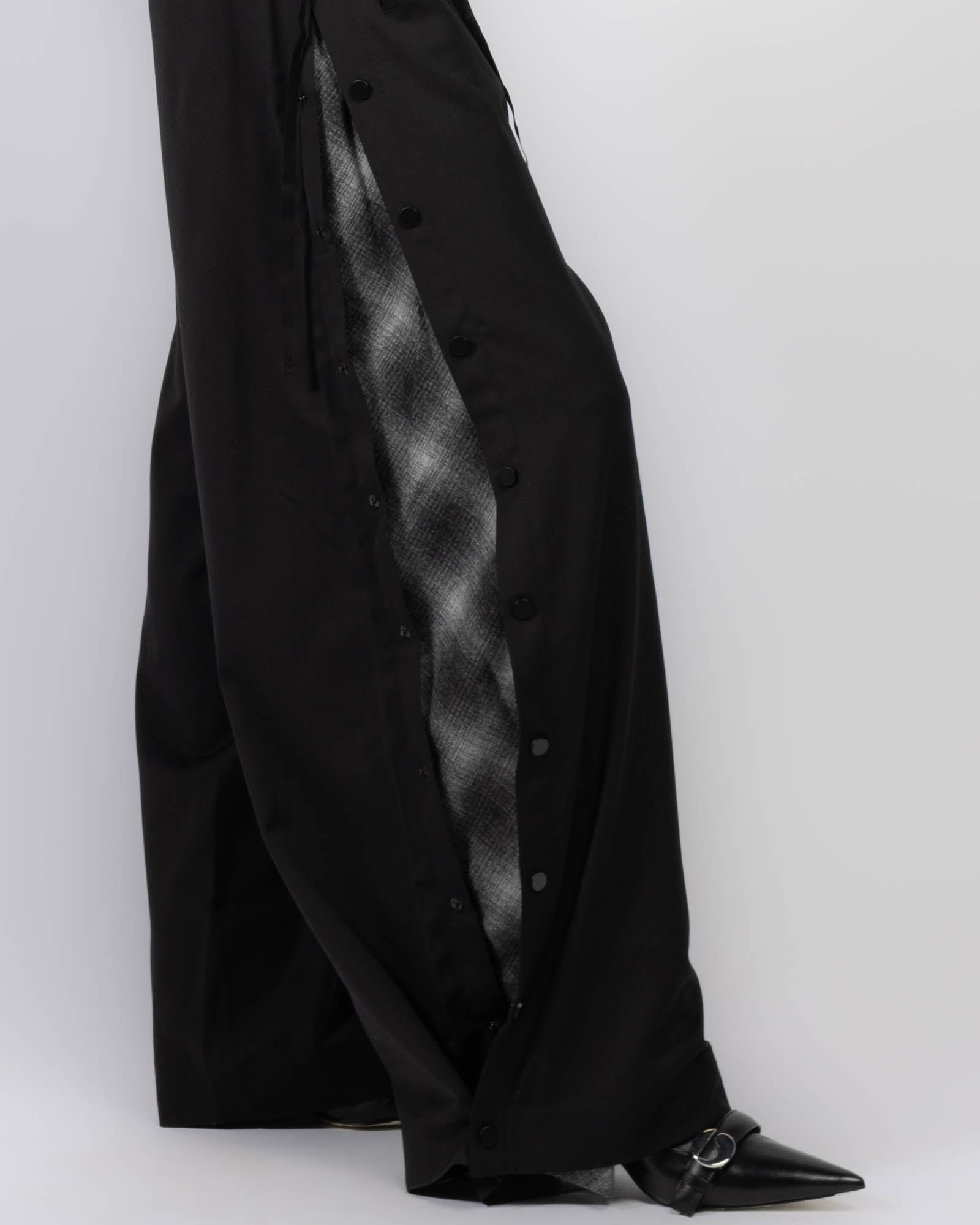 Pantalon à ouverture latérale