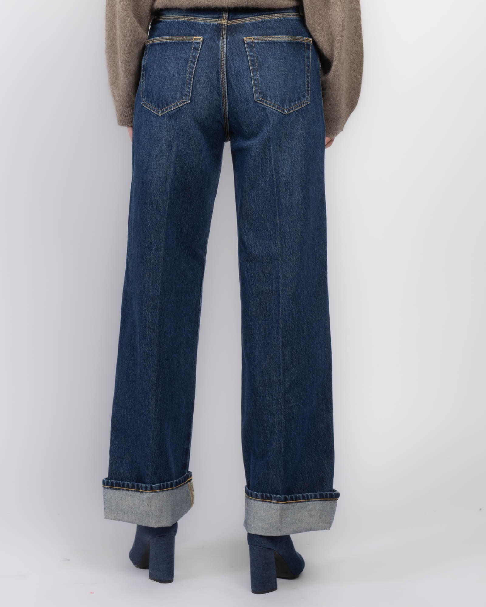 Le jean à revers larges