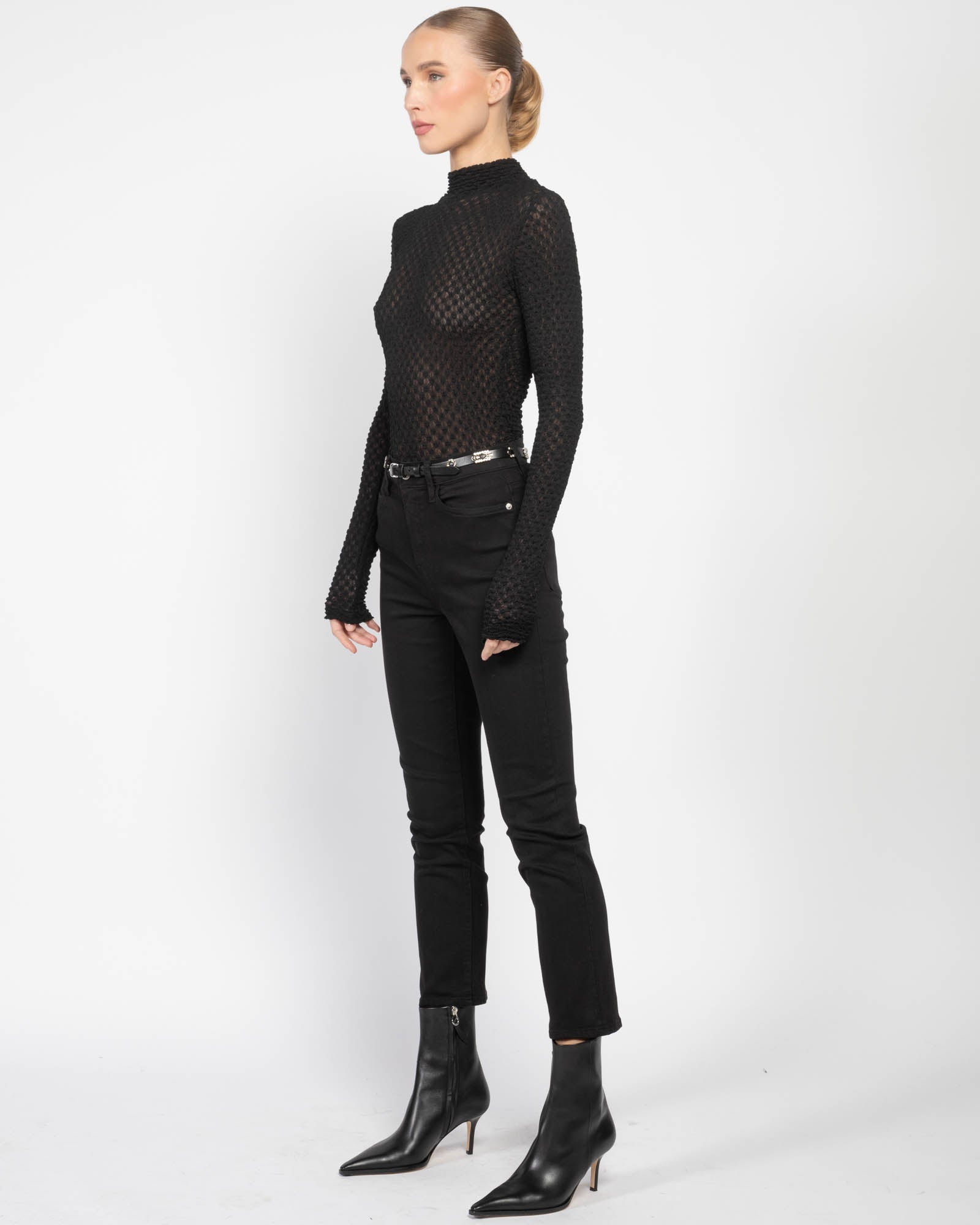 Col roulé en maille et dentelle