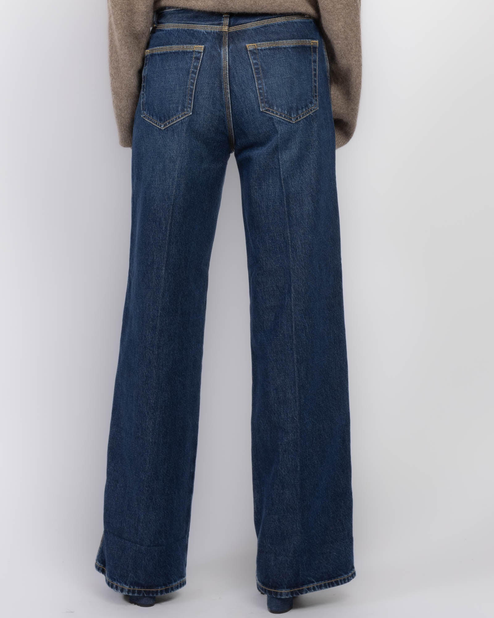 Le jean à revers larges