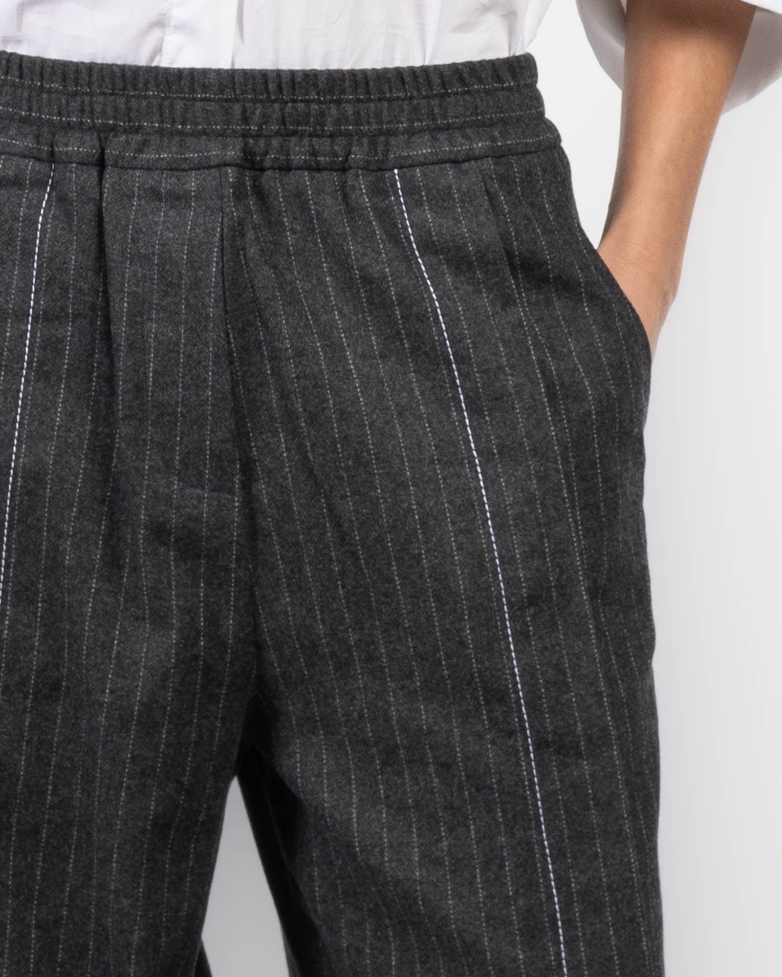 Pantalon doux à fines rayures