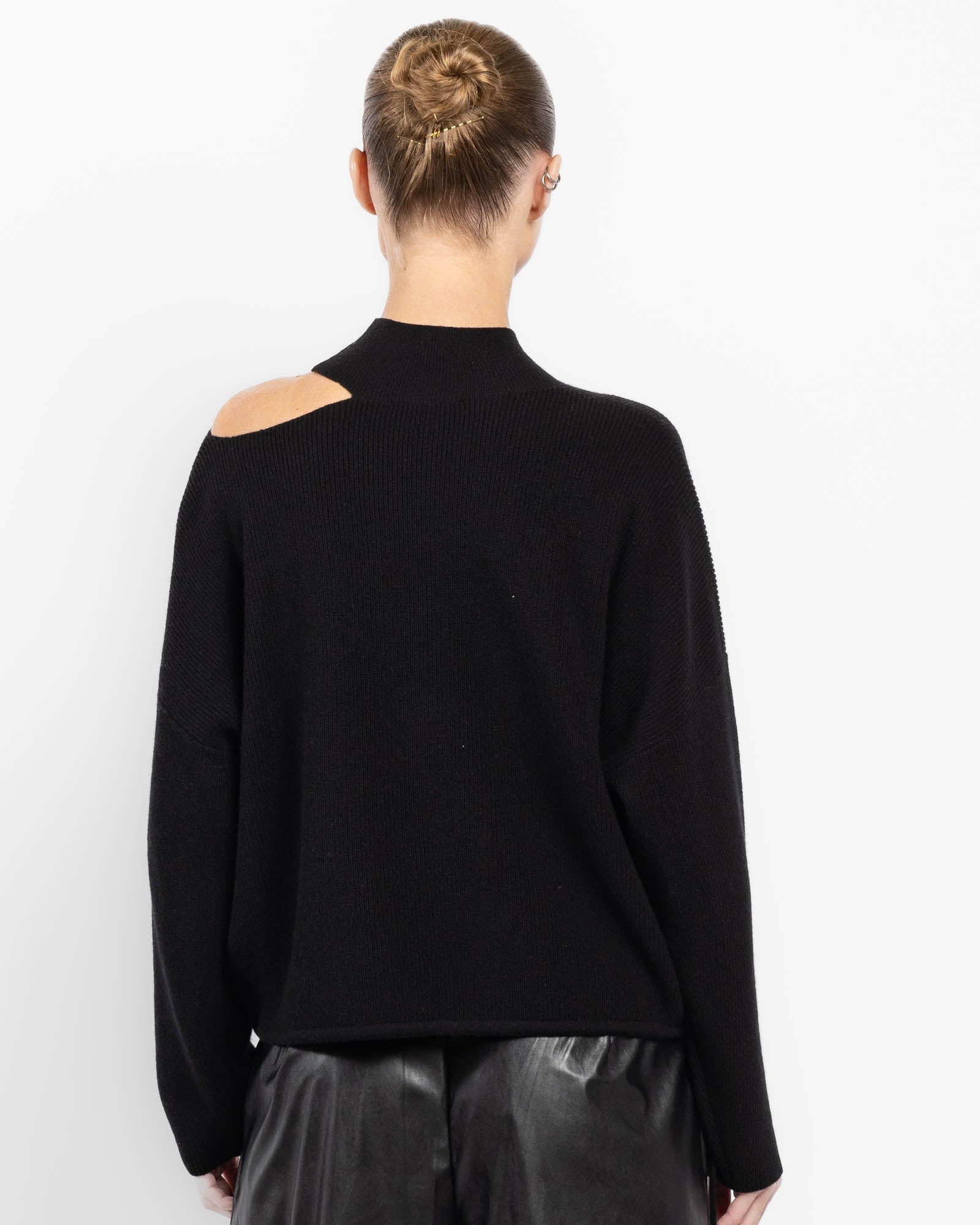 Pull en tricot à épaules ouvertes
