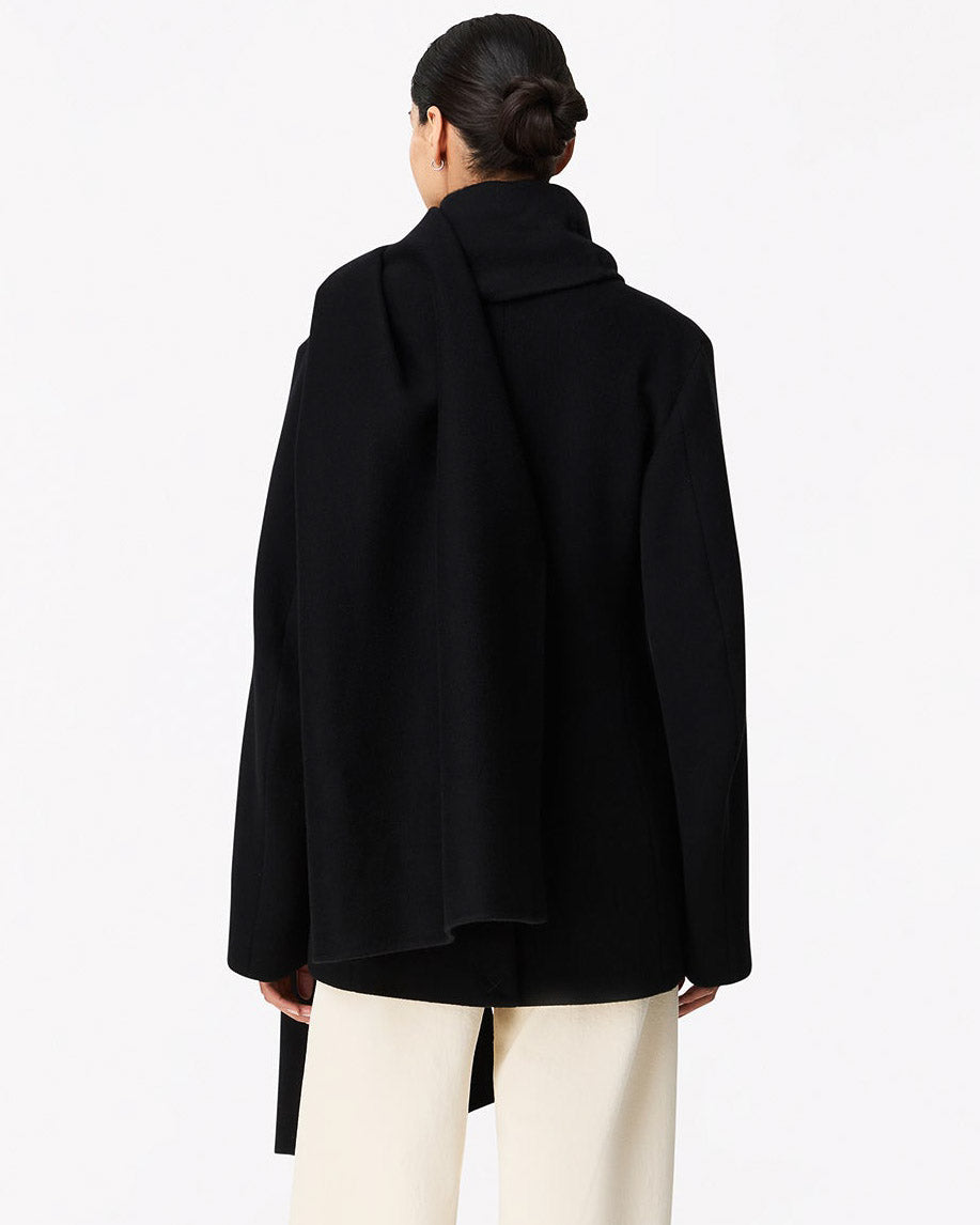 Manteau court à écharpe