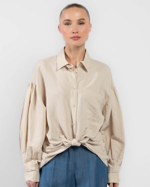 Chemise nouée sur le devant