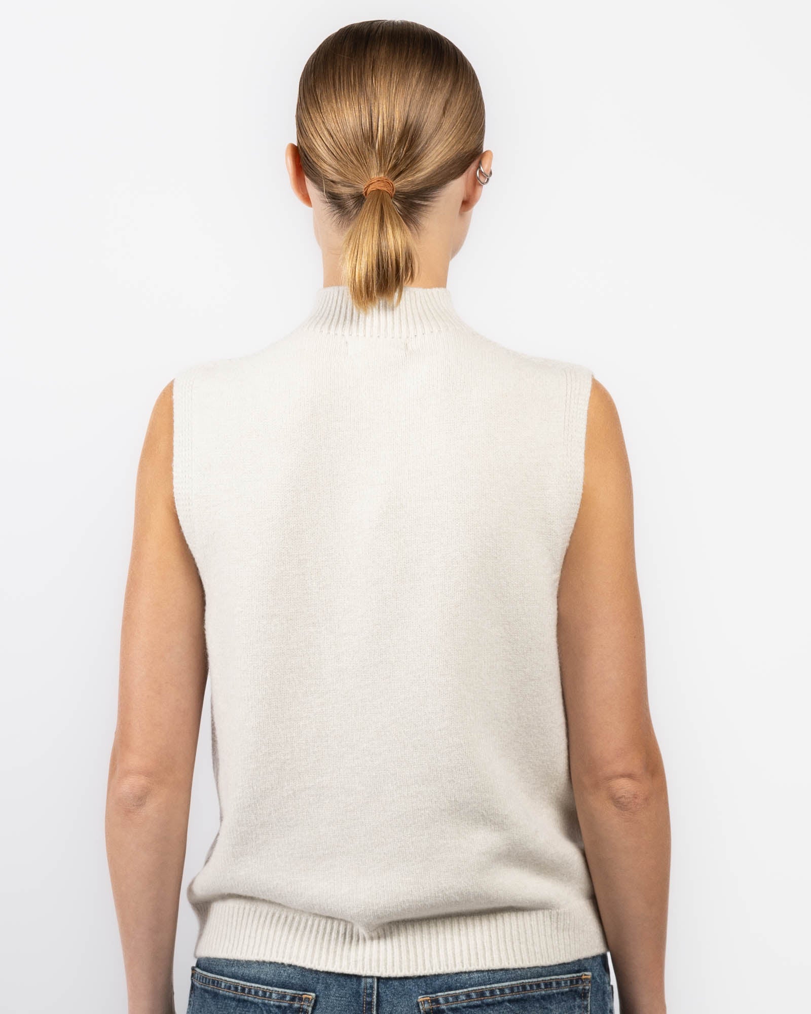Pull à col roulé sans manches