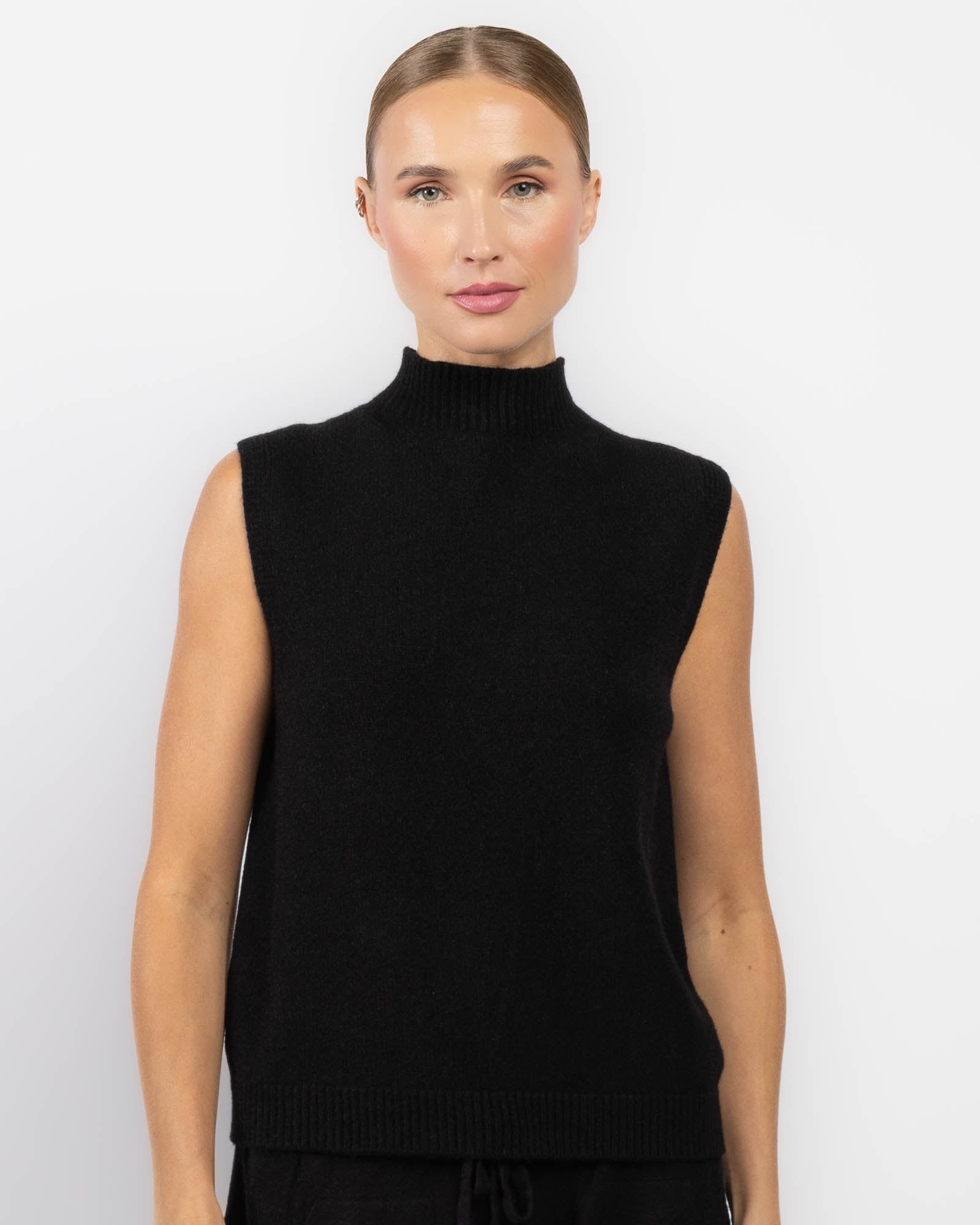 ALPINI Sleeveless Turtleneck Sweater