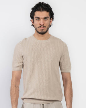 Col rond et manches courtes