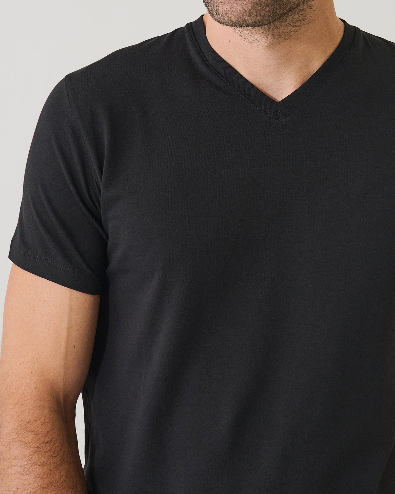 T-shirt emblématique à col en V