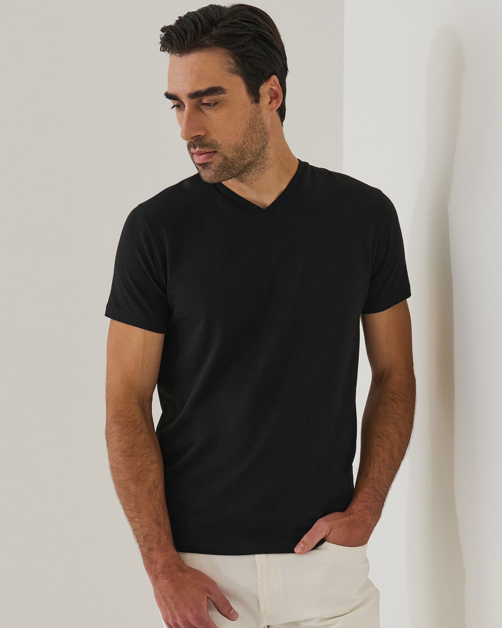 T-shirt emblématique à col en V
