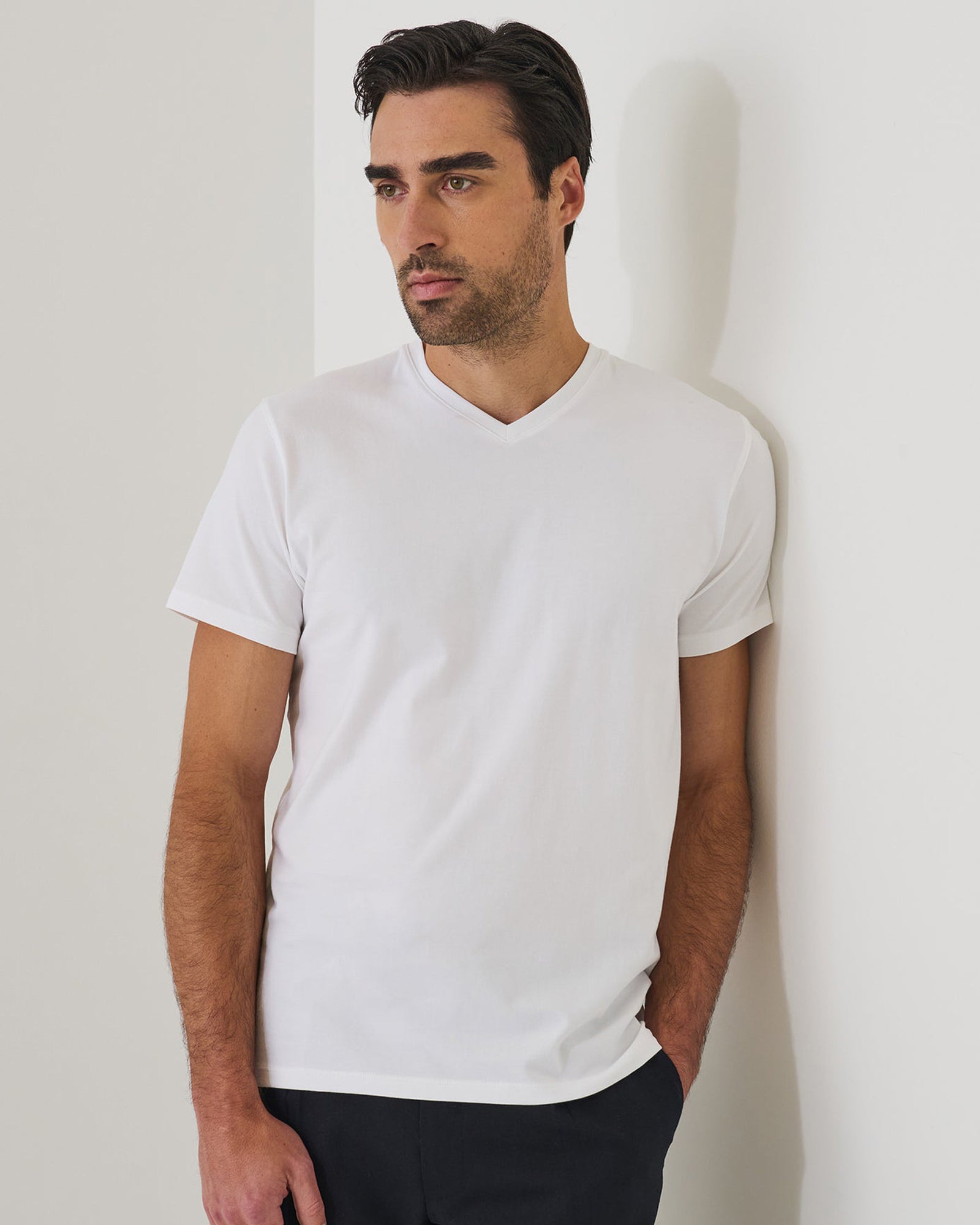 T-shirt emblématique à col en V