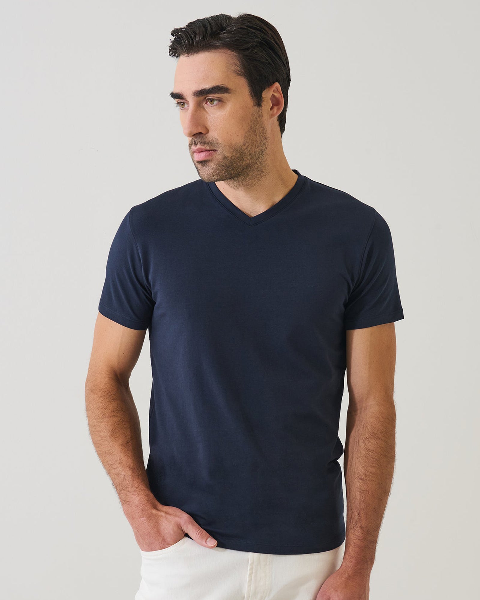 T-shirt emblématique à col en V