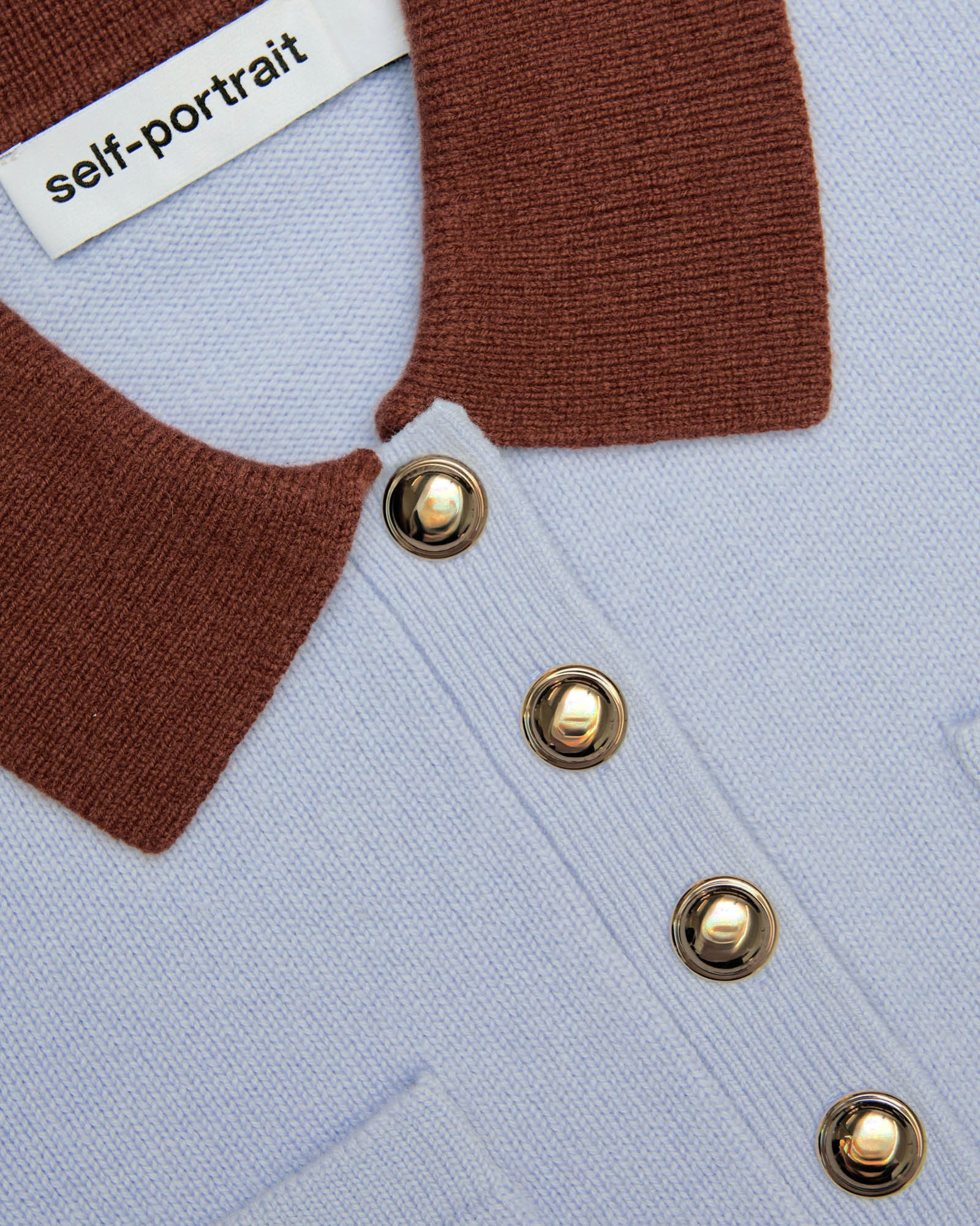 Haut à col contrasté