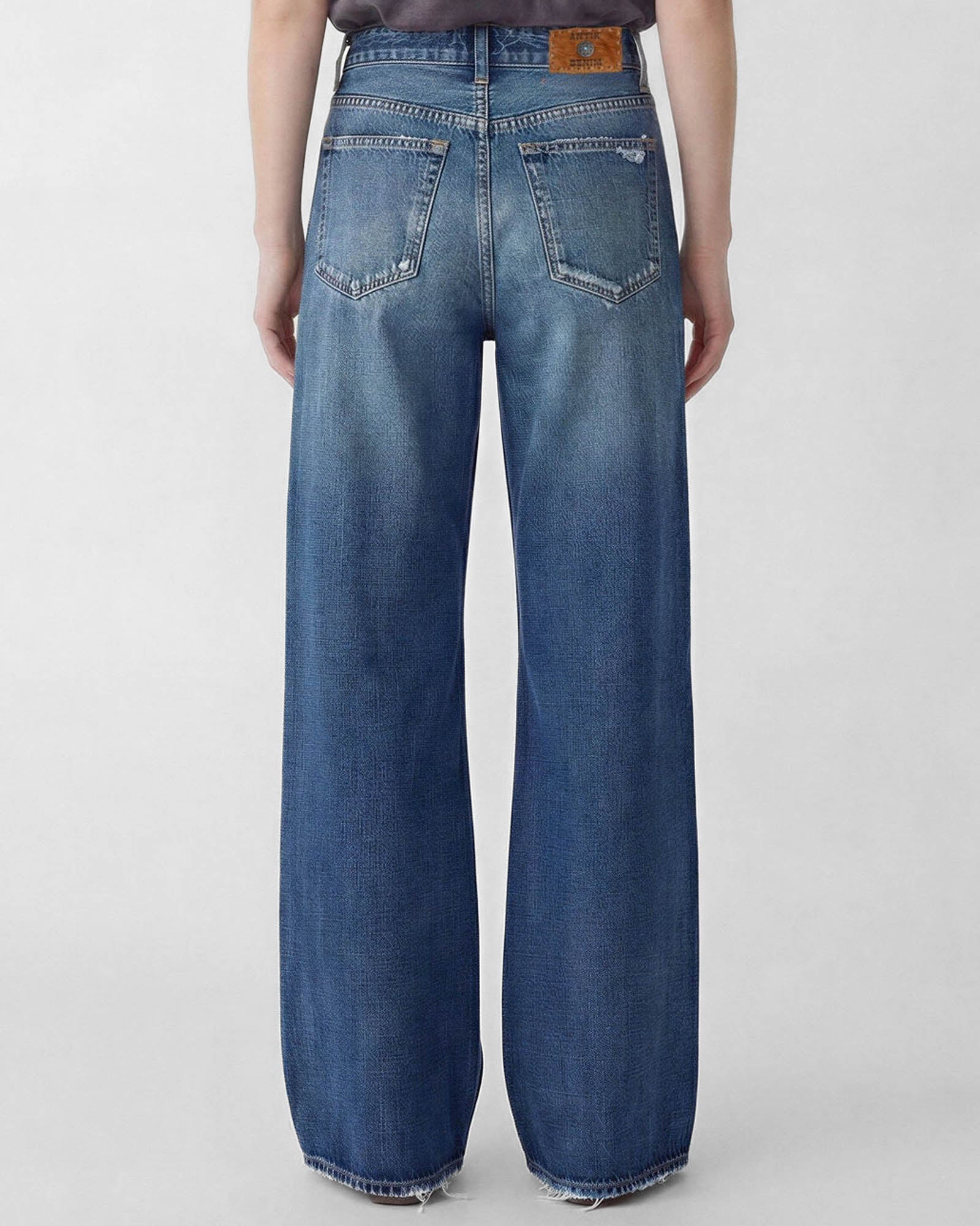 Relaxed Straight Jeans