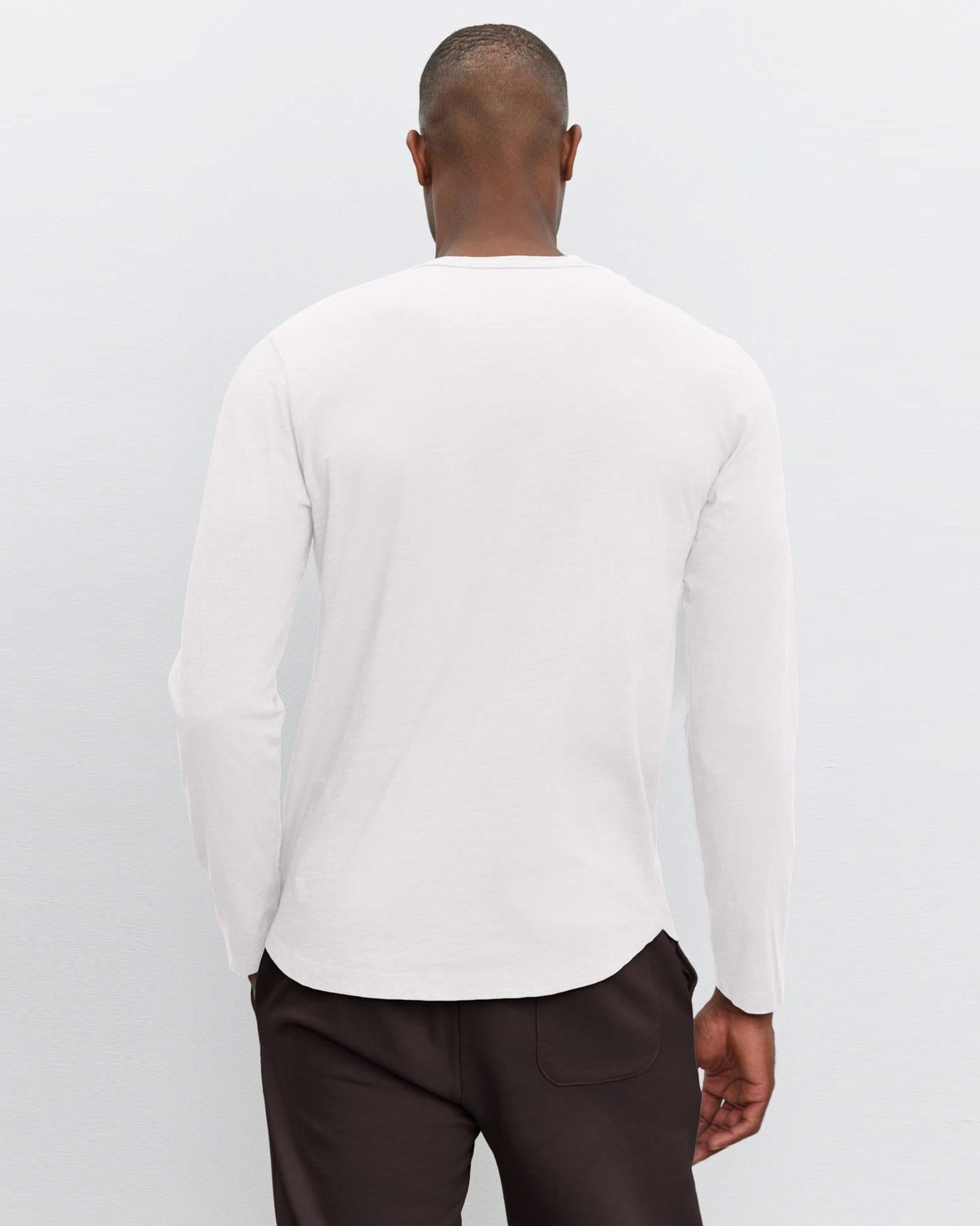 T-shirt classique à manches longues et col rond