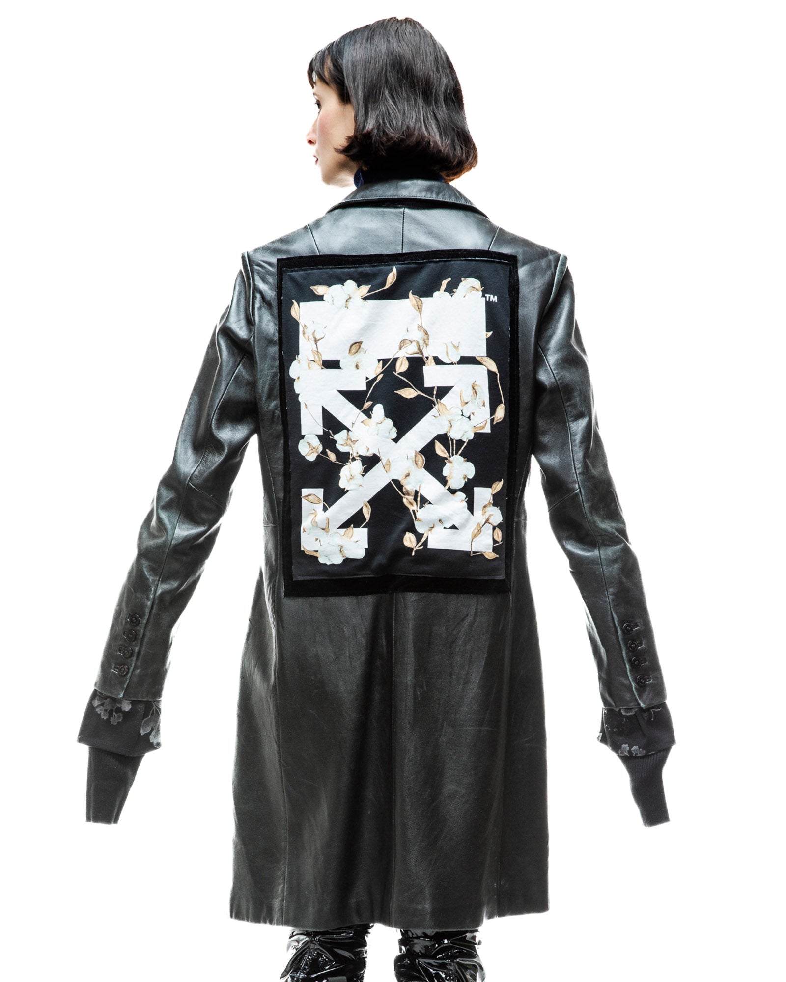 Veste en cuir noir et blanc cassé