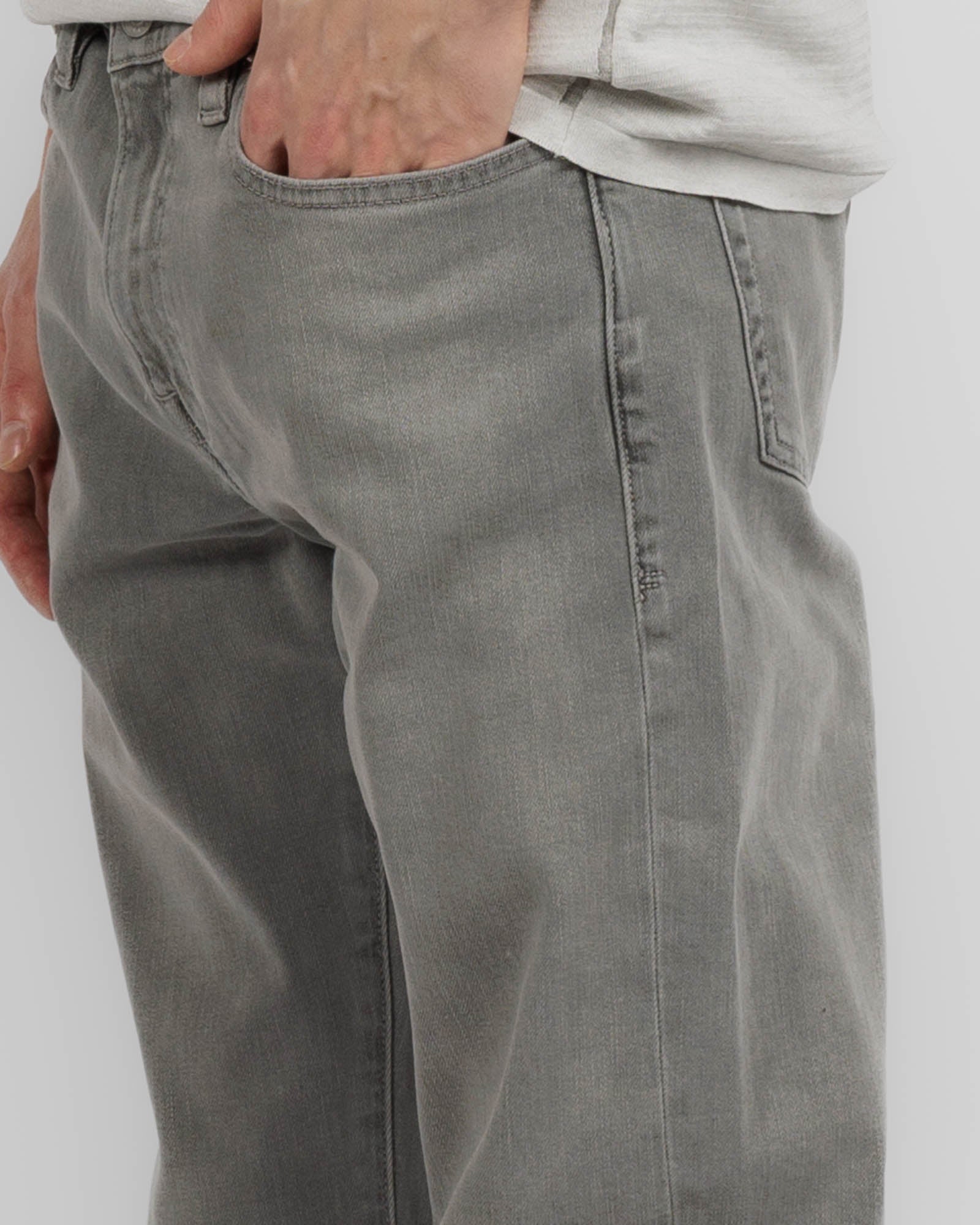 L'homme Slim Jean