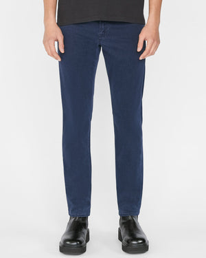 L'homme Slim Jean
