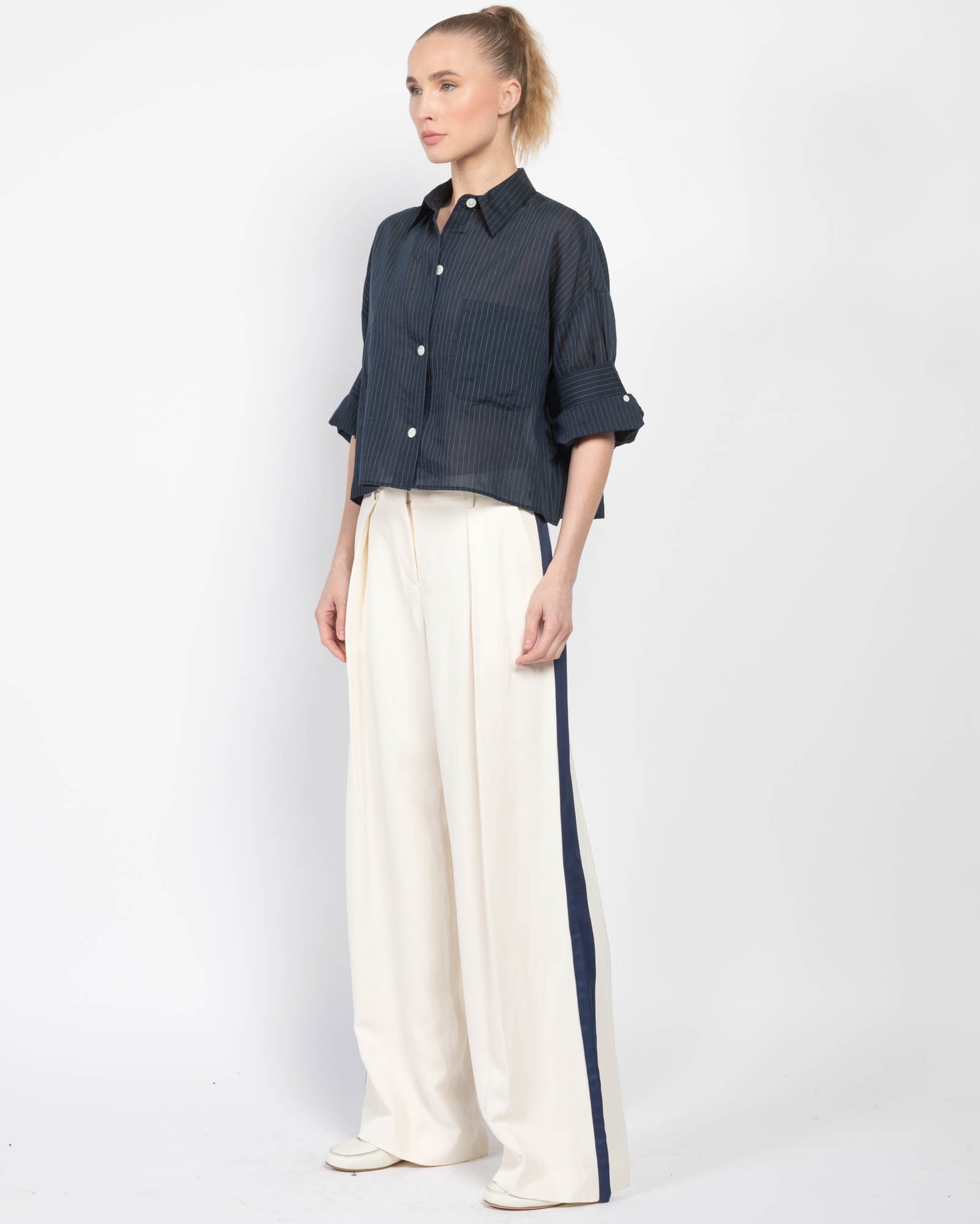 Sullivan avec un pantalon de smoking