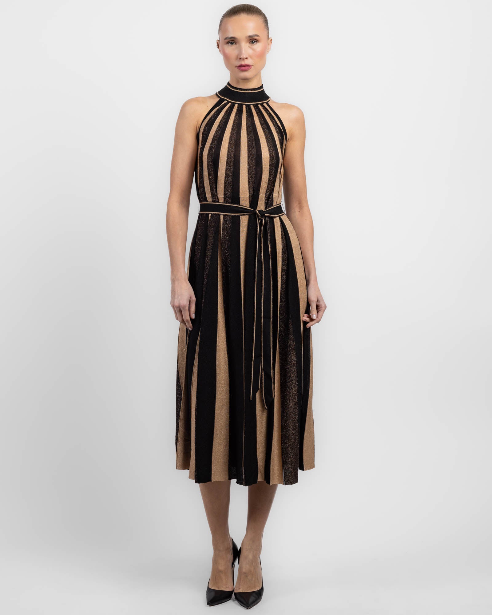 Robe à bretelles métalliques